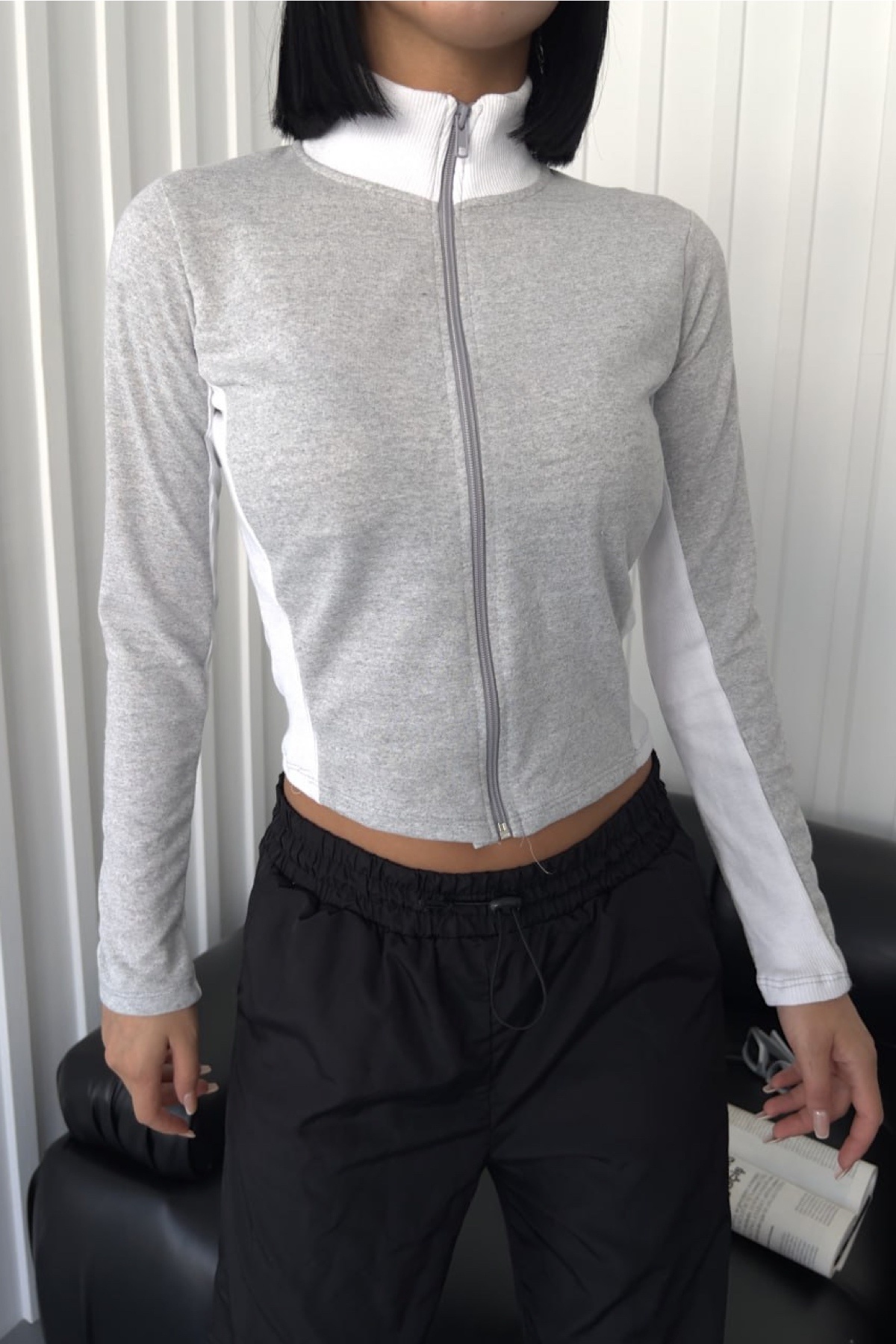 FEMELLE-Gray Retro Zipper Crop Blouse 1