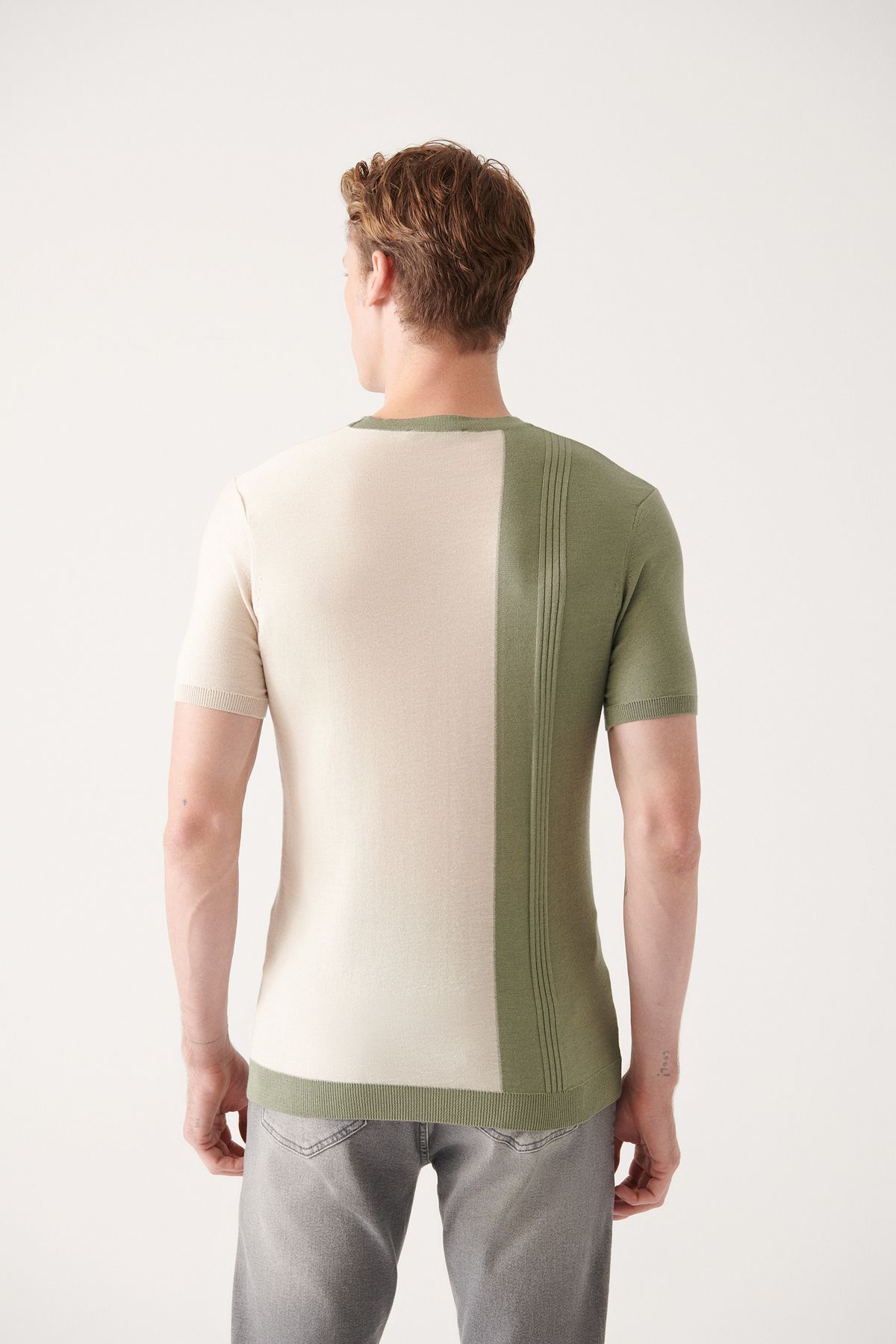 Avva تی شرت بافتنی برش معمولی مردانه یقه سبز آبی بلوک رنگی آجدار با تناسب استاندارد A31Y5123