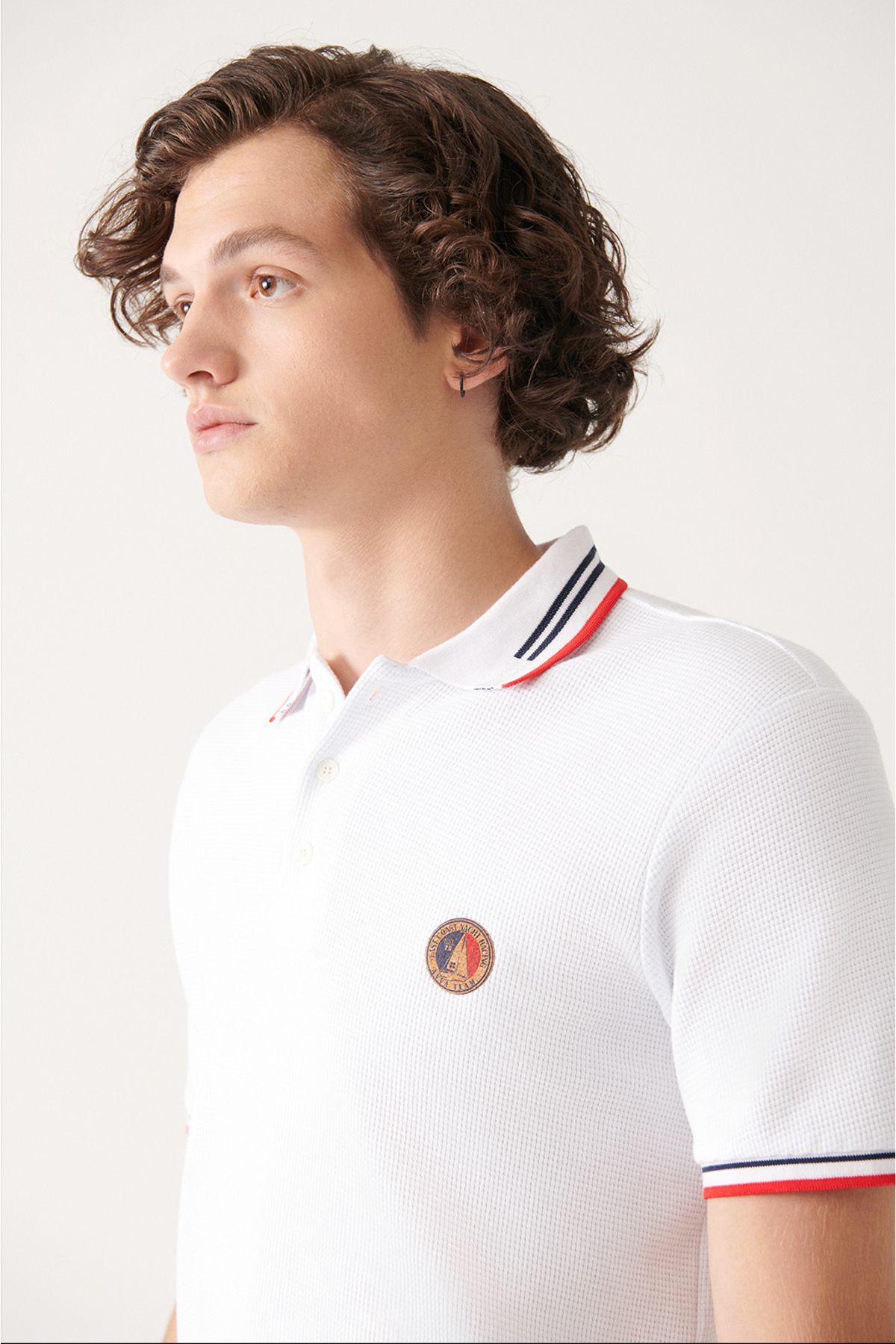 Avva تی شرت یقه پولو برش معمولی مردانه سفید 100% نخی با بافت آجدار دریایی چاپ استاندارد متناسب