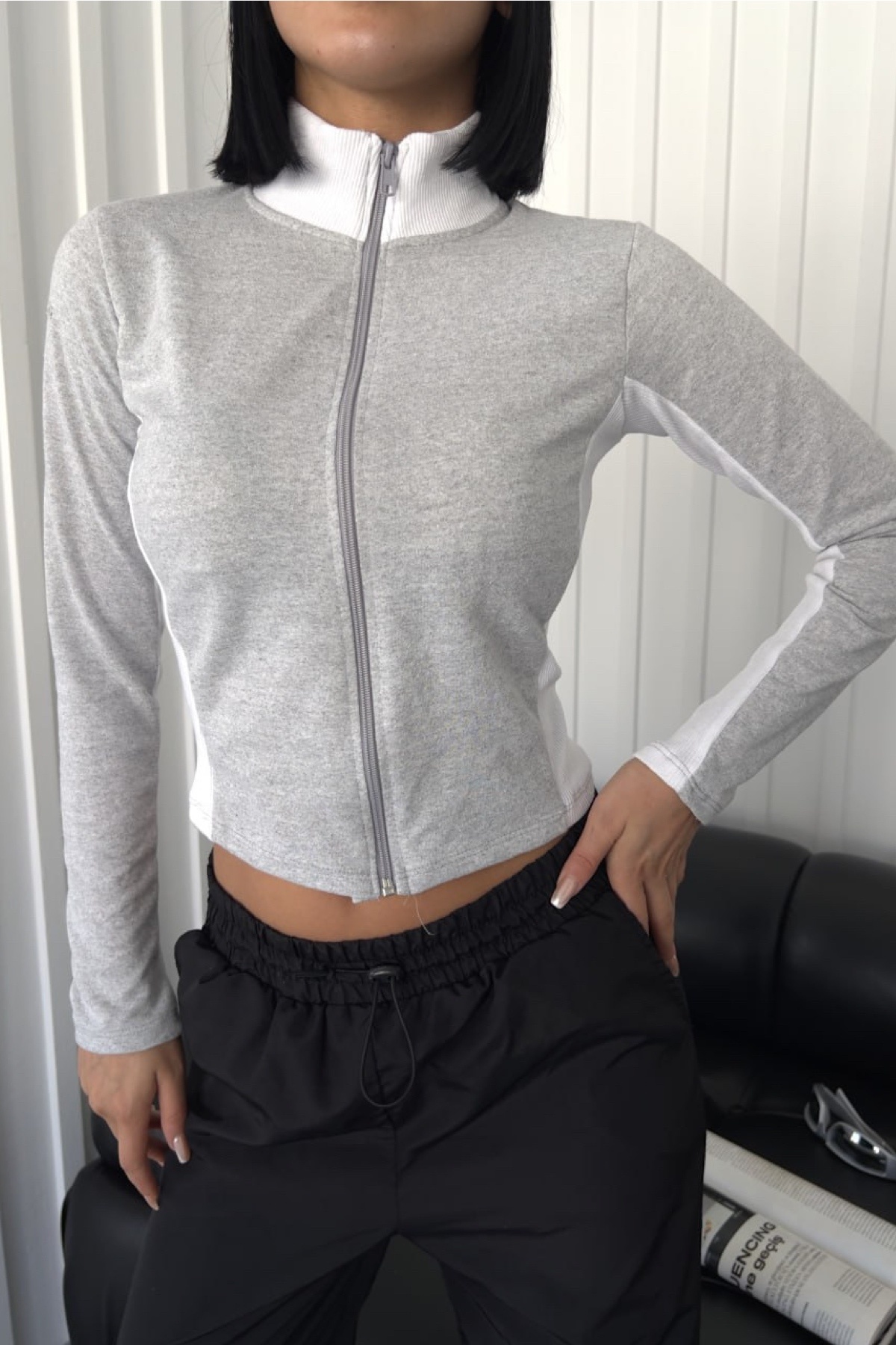 FEMELLE-Gray Retro Zipper Crop Blouse 2
