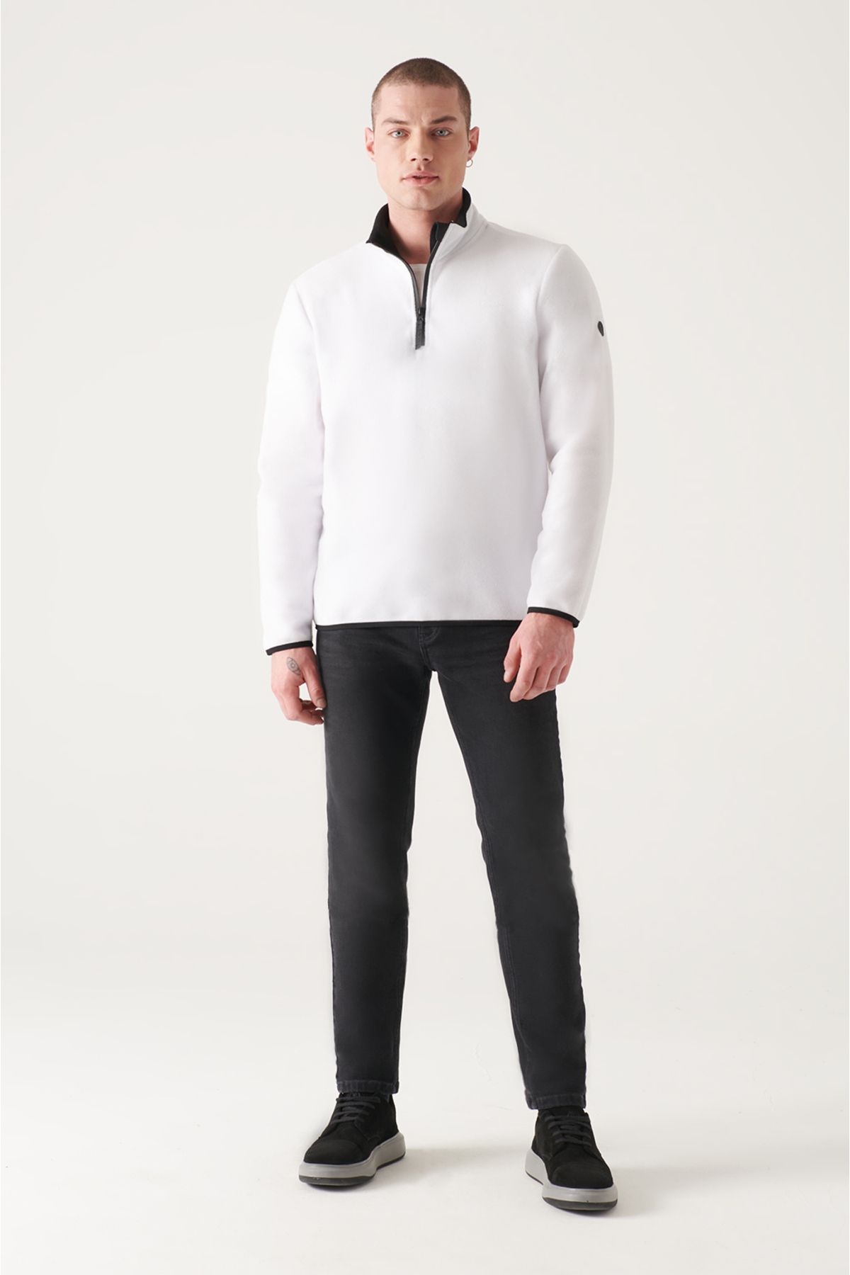 Avva سویشرت مردانه یقه ایستاده سفید نیم زیپ مقاوم در برابر سرما با تناسب استاندارد E00