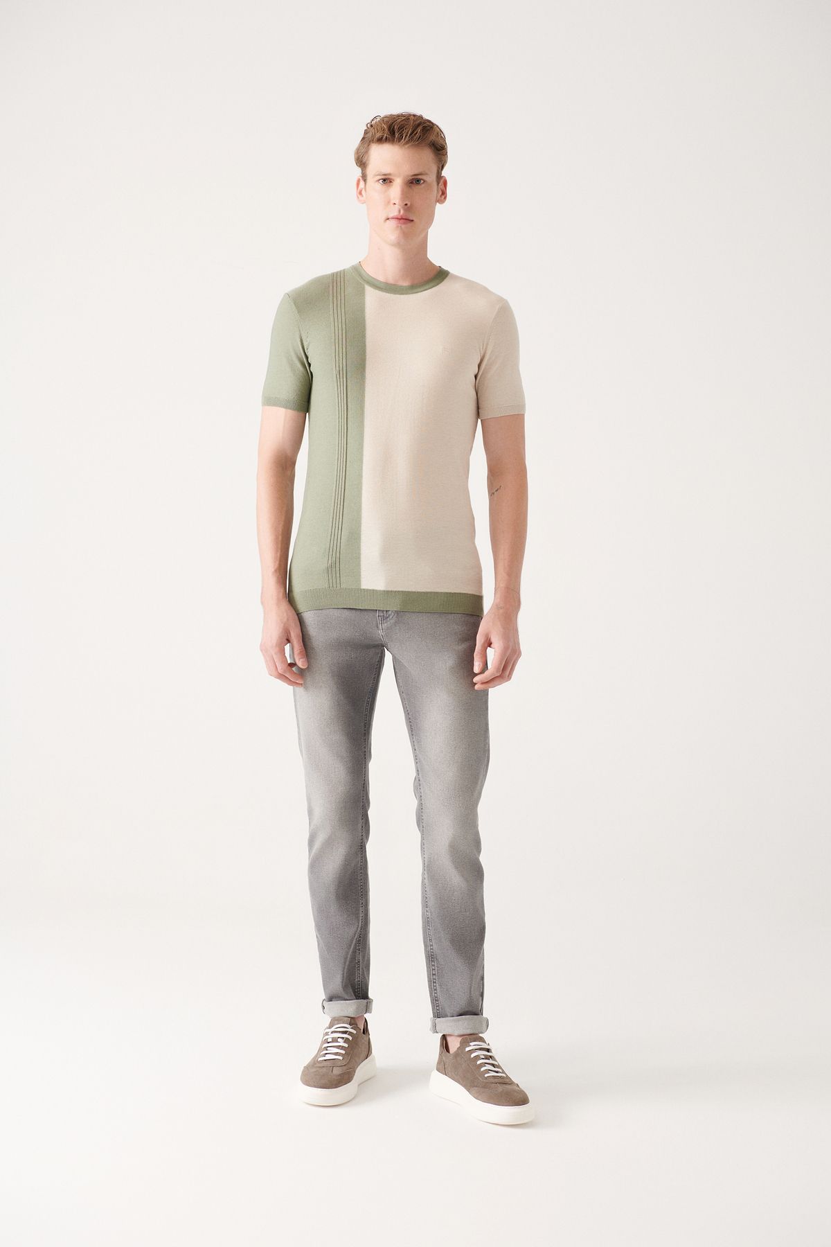 Avva تی شرت بافتنی برش معمولی مردانه یقه سبز آبی بلوک رنگی آجدار با تناسب استاندارد A31Y5123