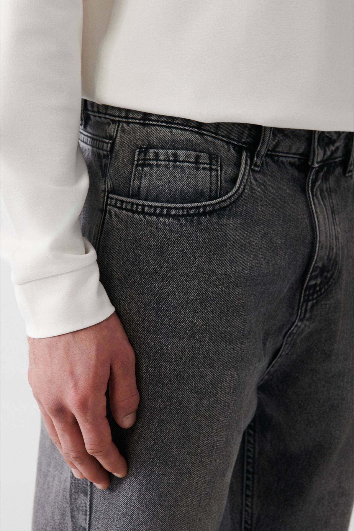 Avva شلوار جین شست و شوی تصادفی مشکی مردانه 100% پنبه ای با پای هویج لاغر Fit E003548
