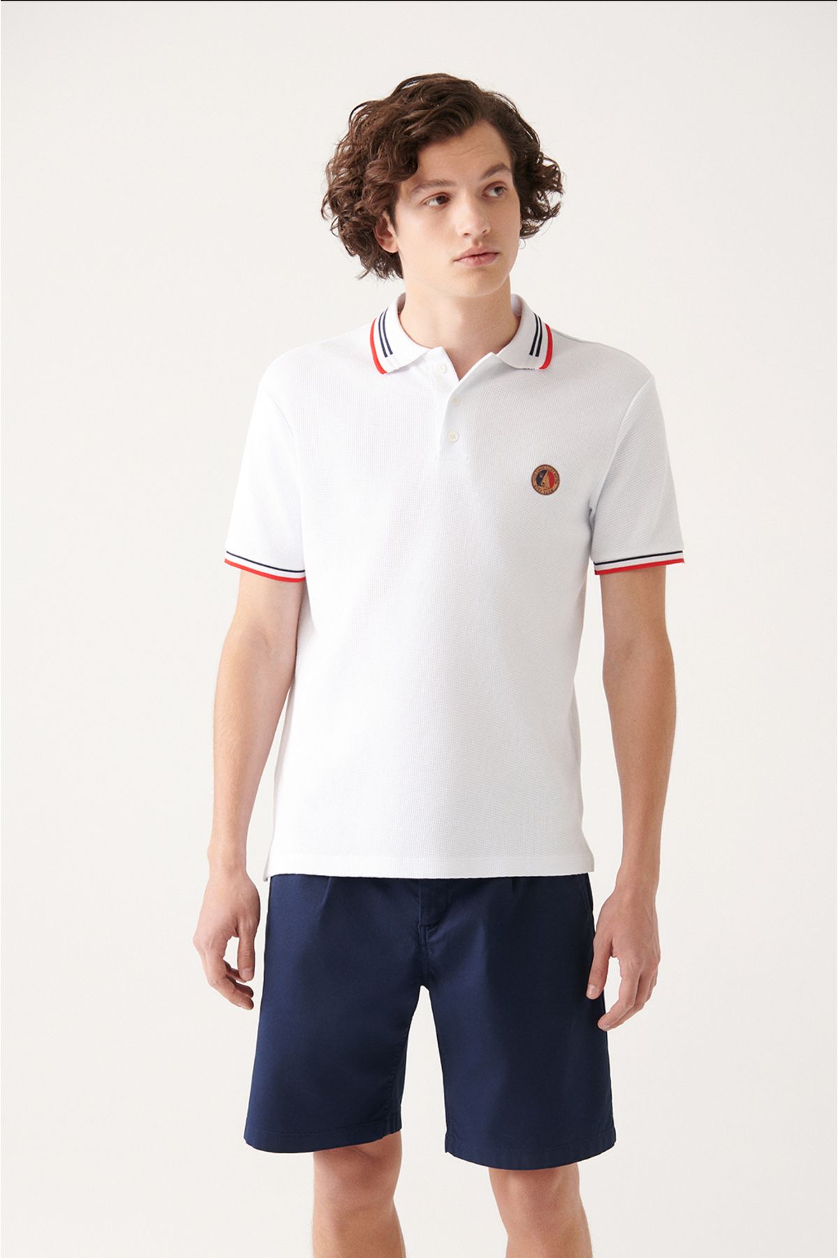 Avva تی شرت یقه پولو برش معمولی مردانه سفید 100% نخی با بافت آجدار دریایی چاپ استاندارد متناسب