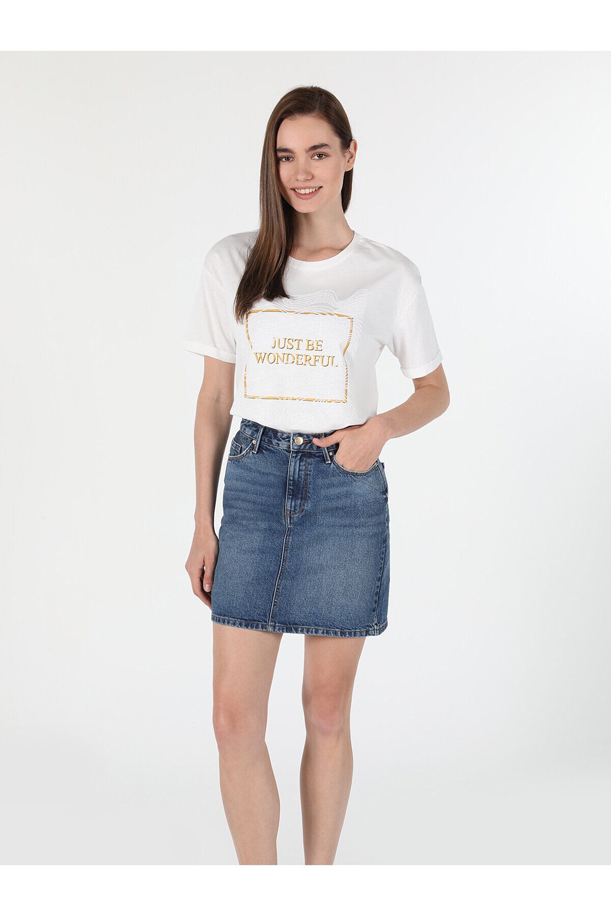 Colin’s تی شرت آستین کوتاه سفید زنانه چاپ شده با یقه Comfort Fit