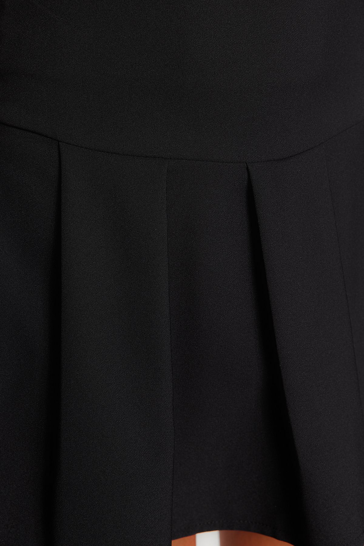 Trendyol Collection-Černá prémiová vysoce kvalitní skládaná mini délka tkaná sukně TWOAW24ET00309 5