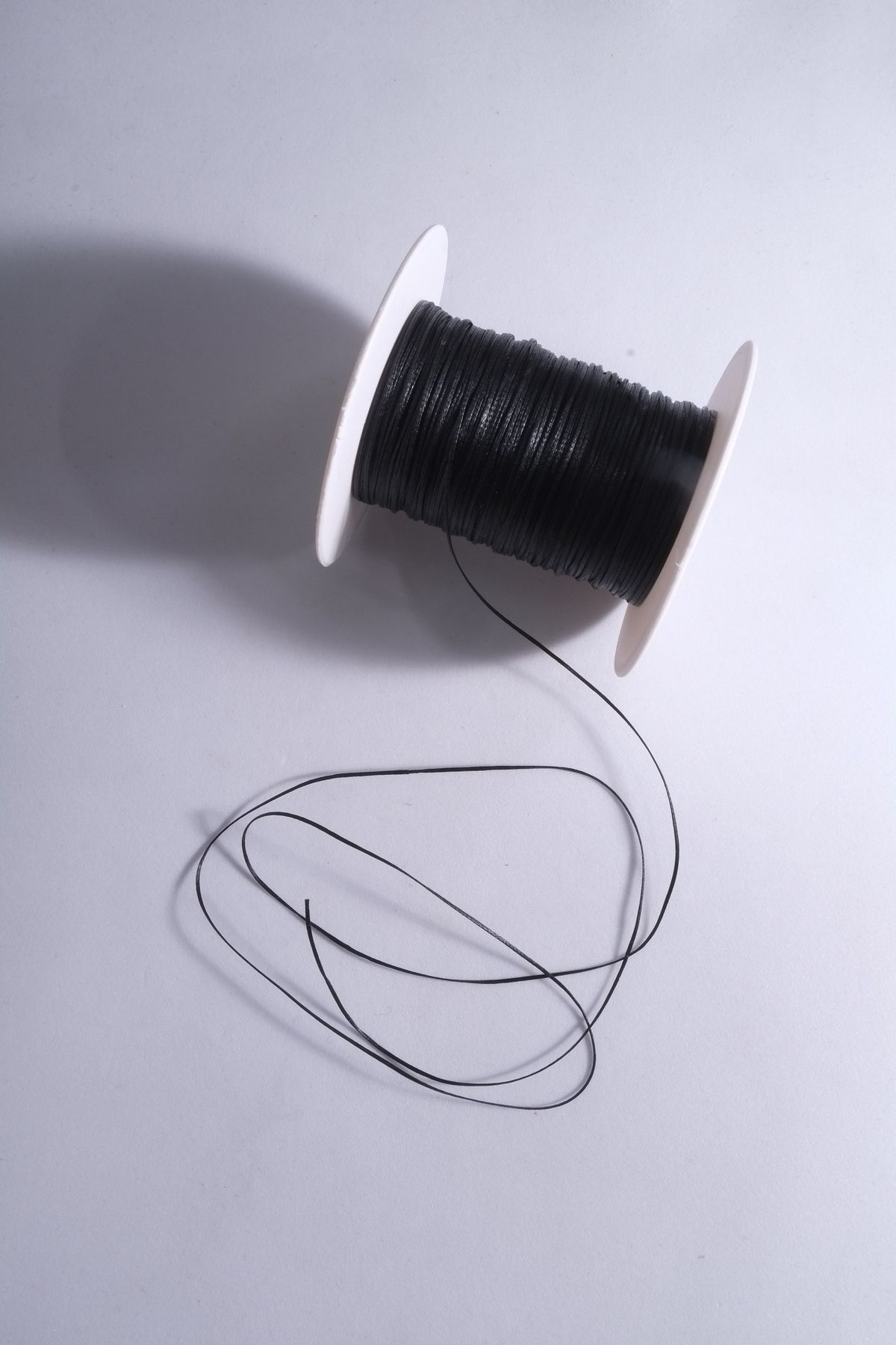 Eskişehir hobi sanat Siyah Renk 0.6 Mm 50 Metre Mumlu Ip Saraç Deri Dikiş Ipi Kolye Takıtasarım Bileklik Ipi Tesbih Ipi