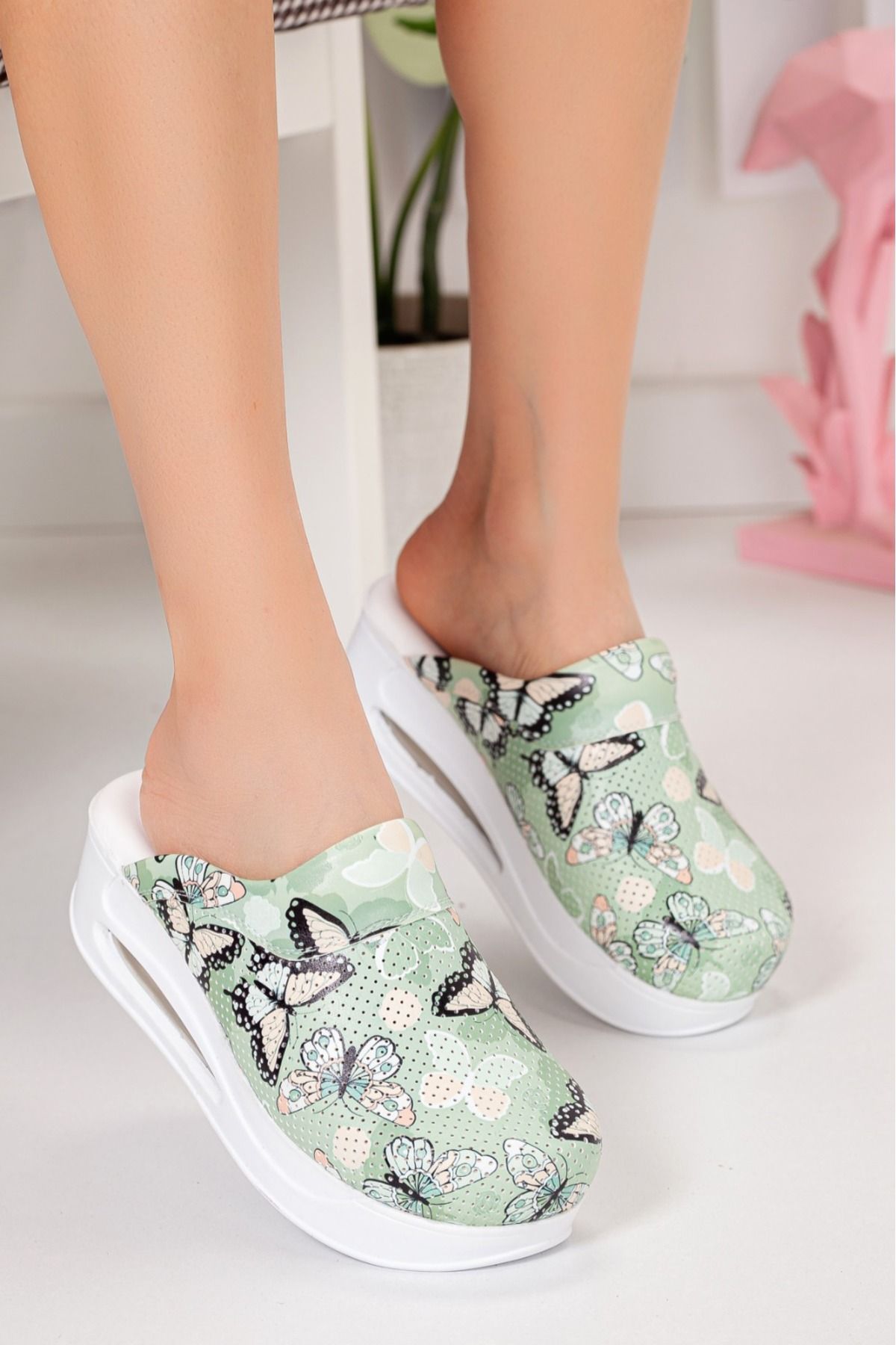 Hospital slippers clearance with rubber soles