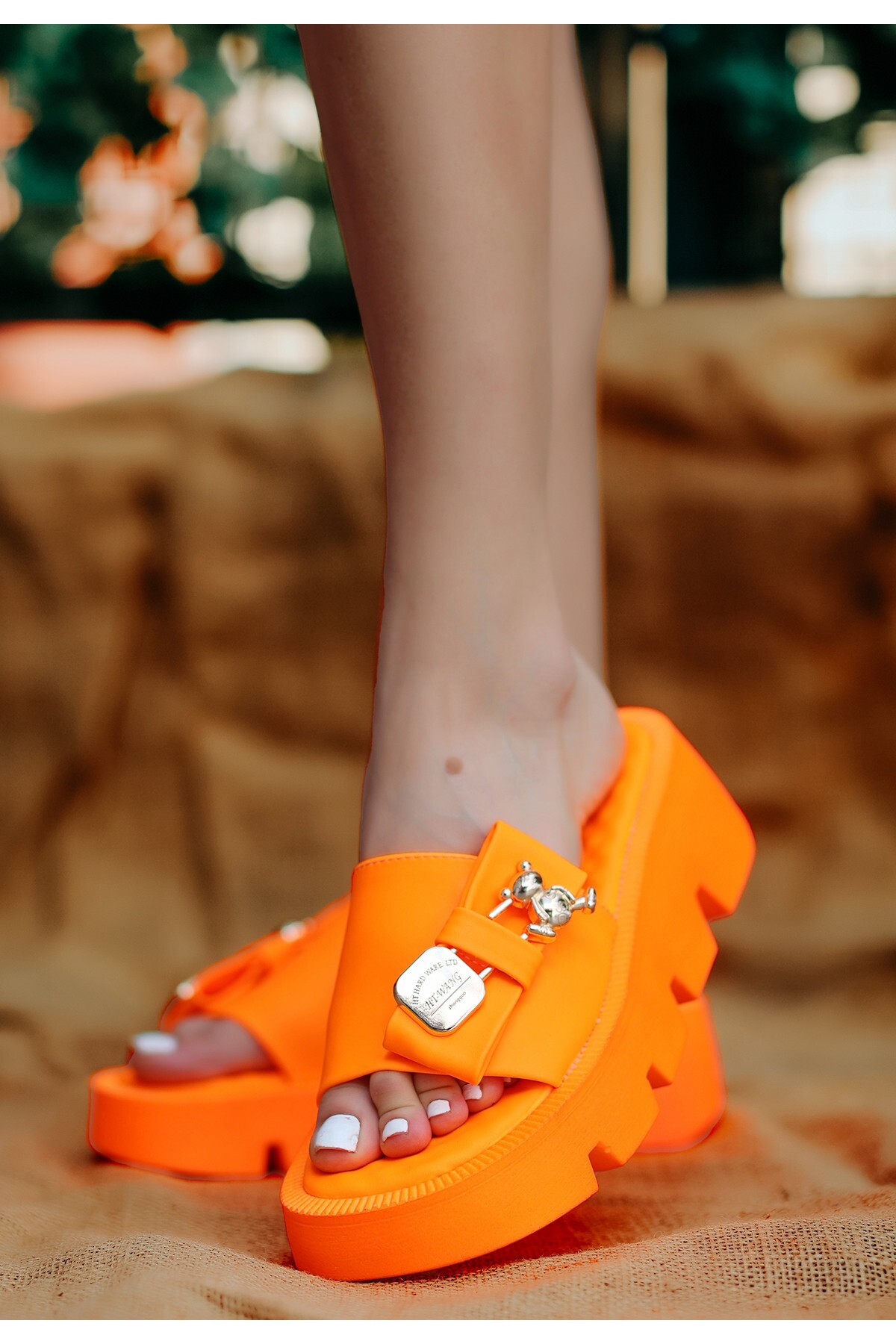 Akya Turuncu Cilt Terlik