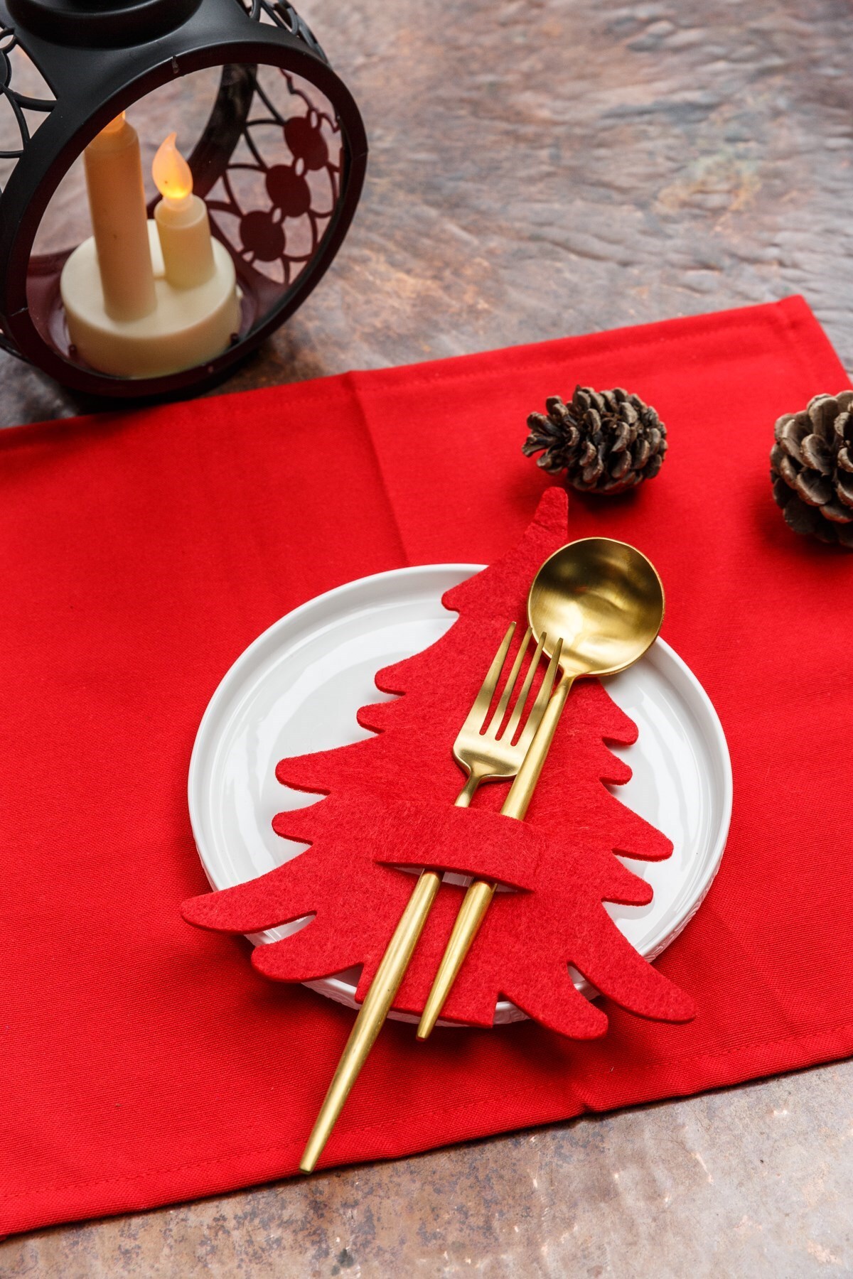 Emtory Kırmızı 6 Adet Dekoratif Çam Ağacı Peçetelik & Kaşıklık Yılbaşı Süsü - Kalın Keçe