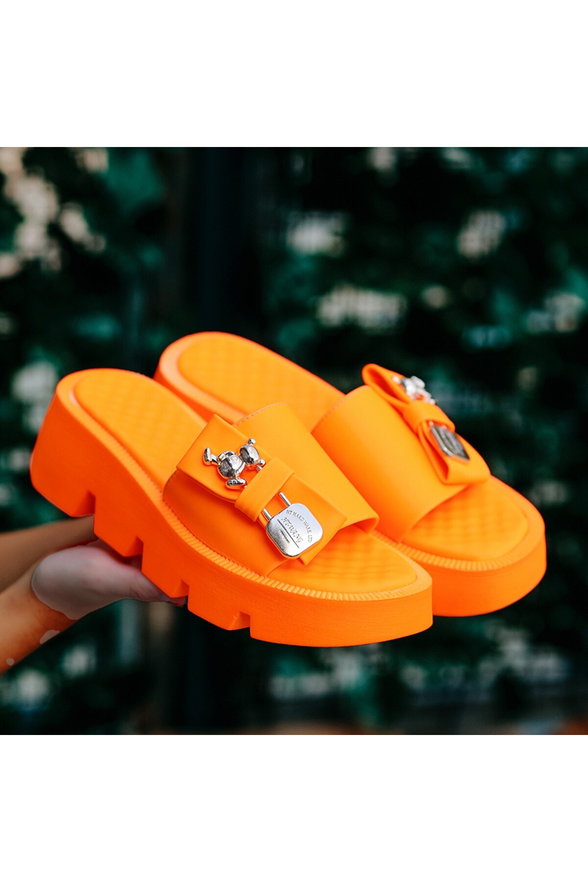 Akya Turuncu Cilt Terlik