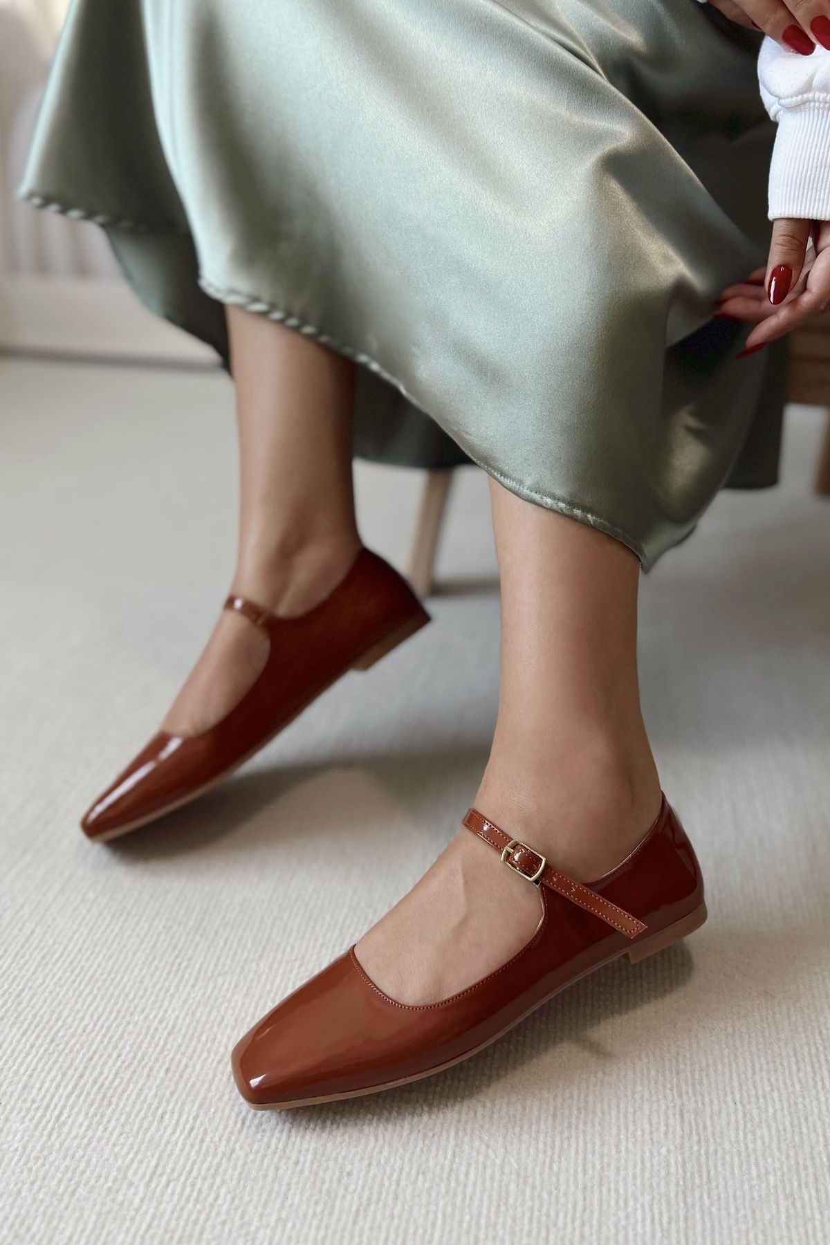 Tan patent leather shoes hotsell