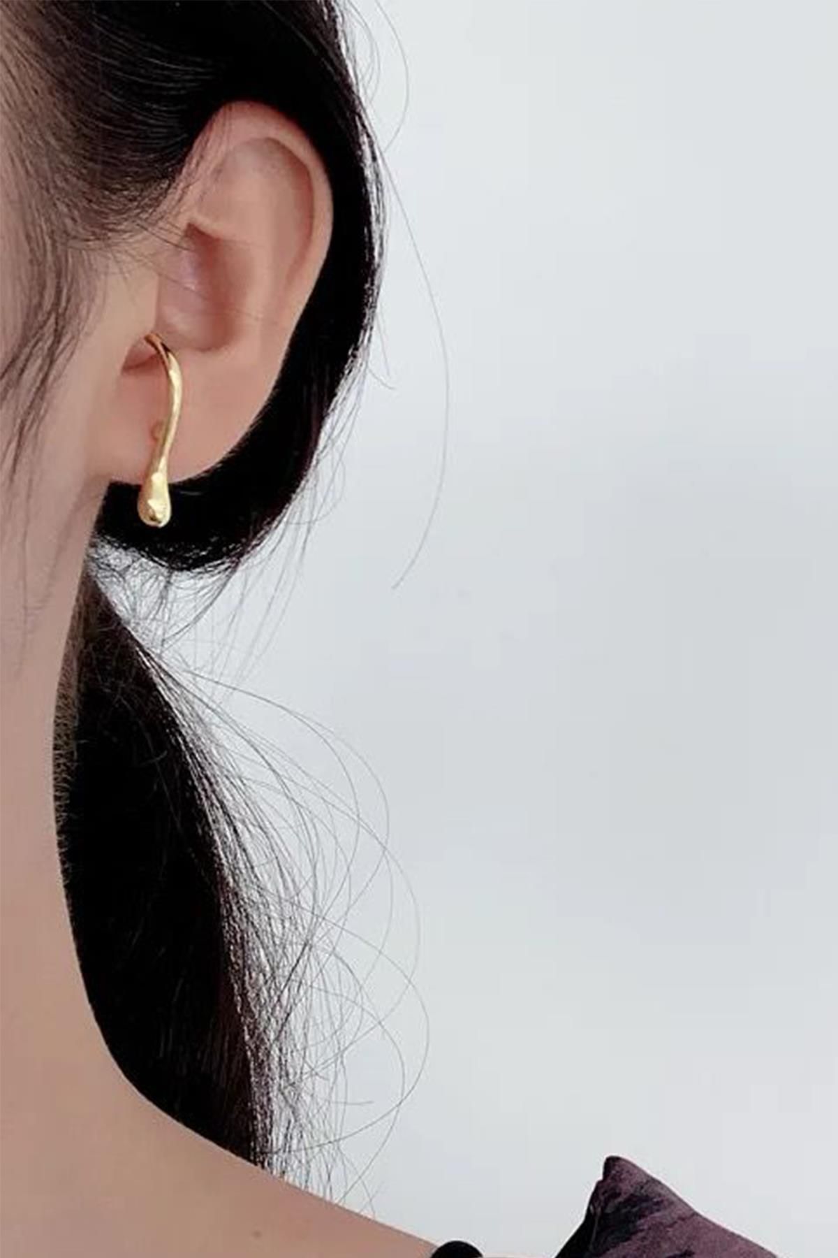 Asymmetrical outlet earrings trend