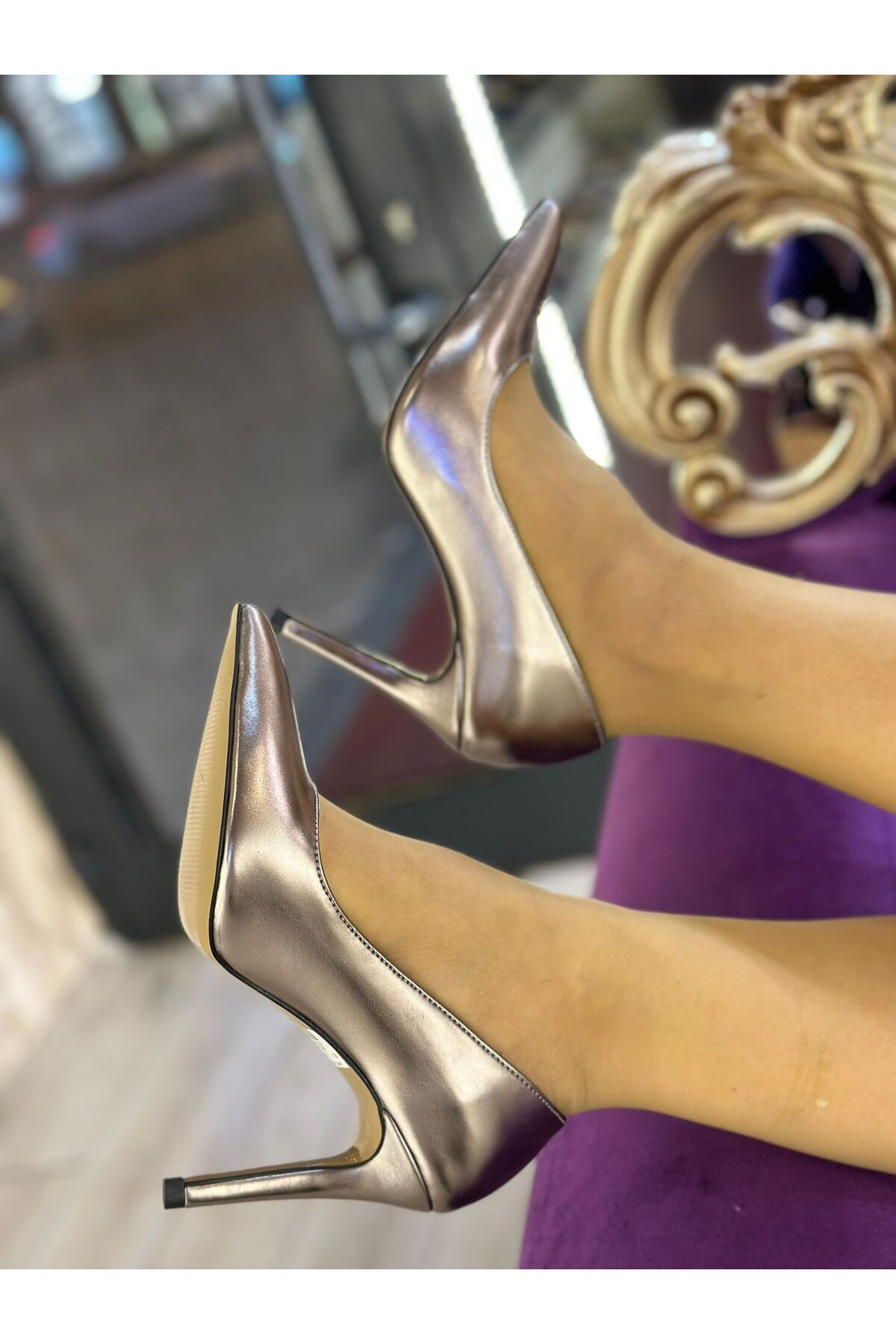 Shiny purple shoes top