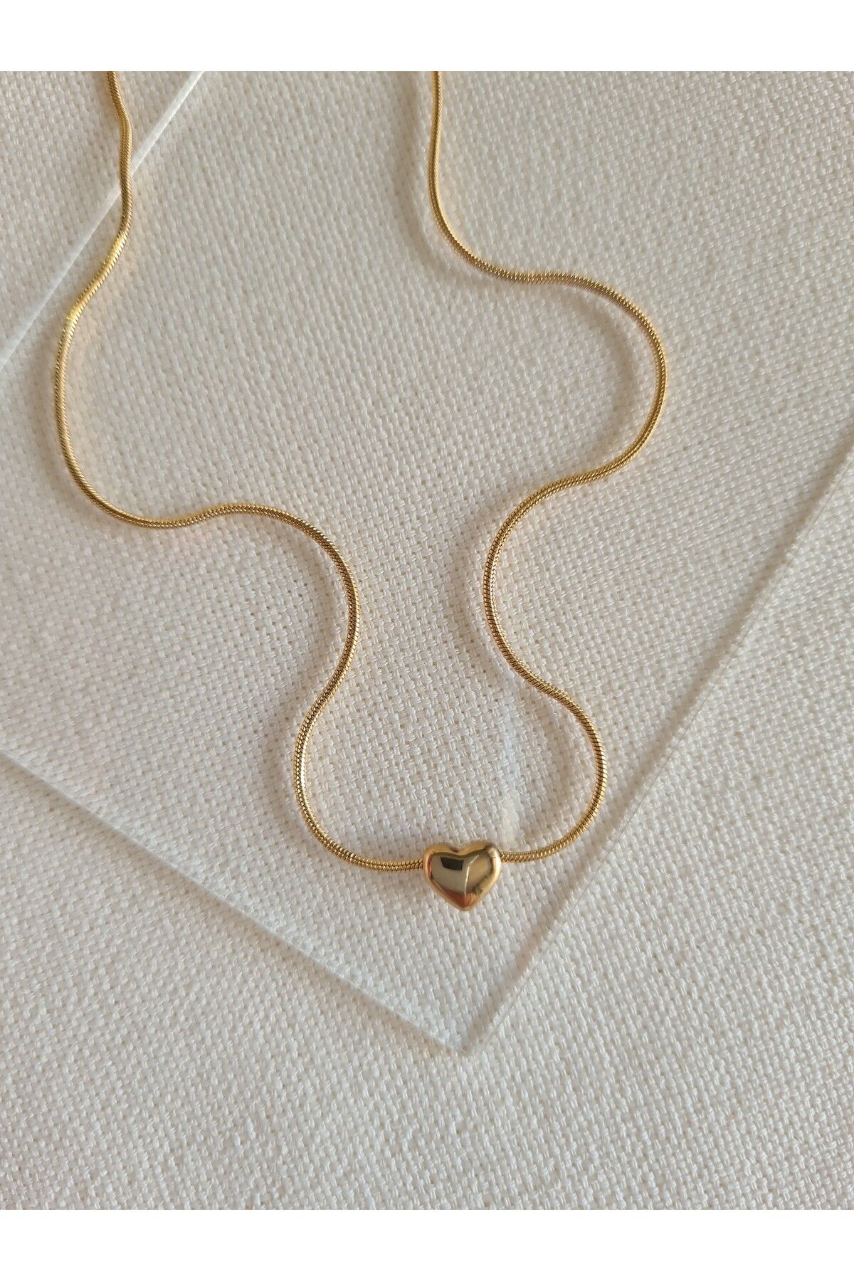 Small gold outlet heart pendant