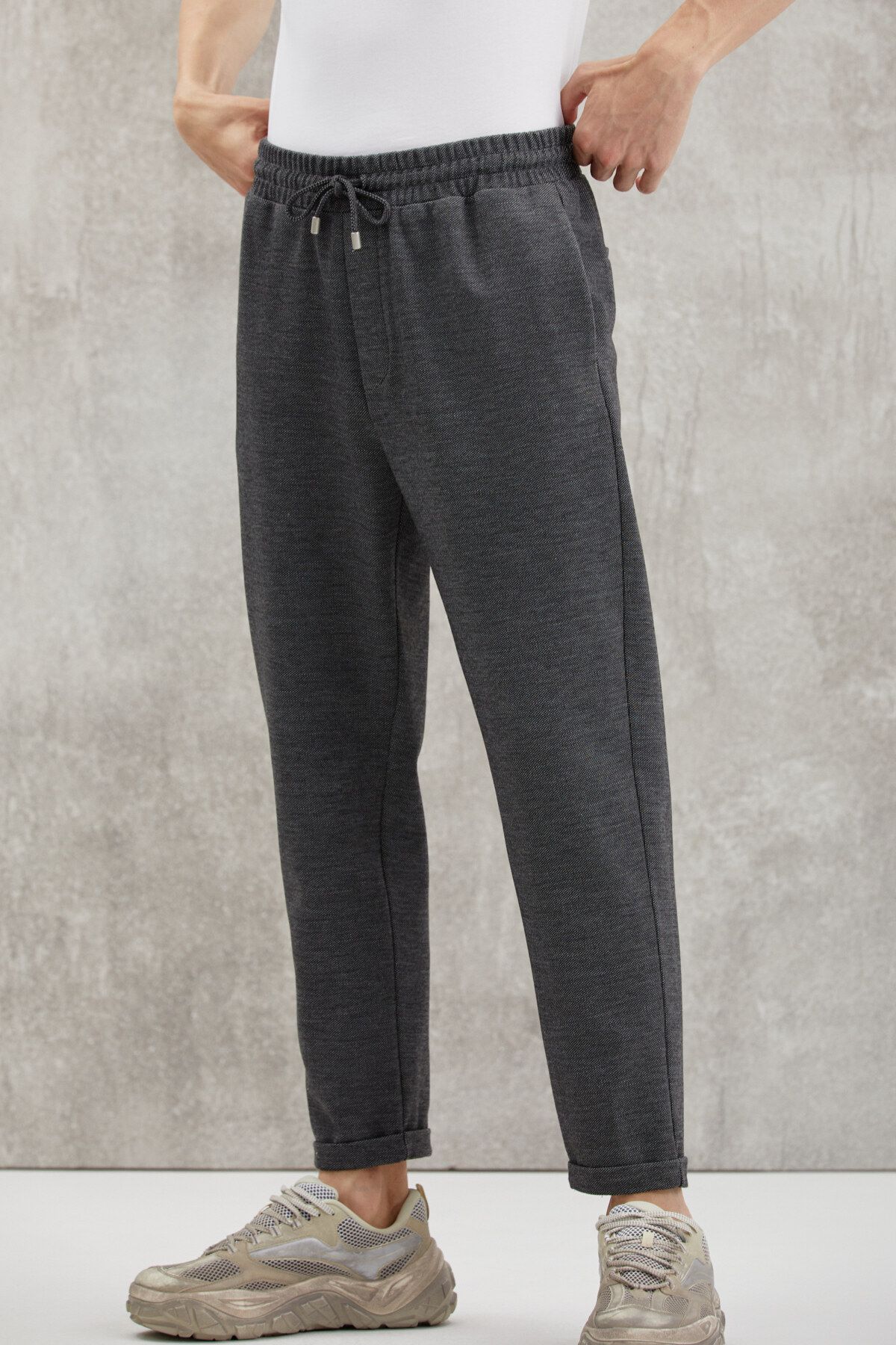 GRIMELANGE-Walsh Herren-Hose im Piqué-Look, aus Spezialstoff, flexibel, mit doppeltem Bein, schnurgebundener, elastischer Taille, Anthrazit 4