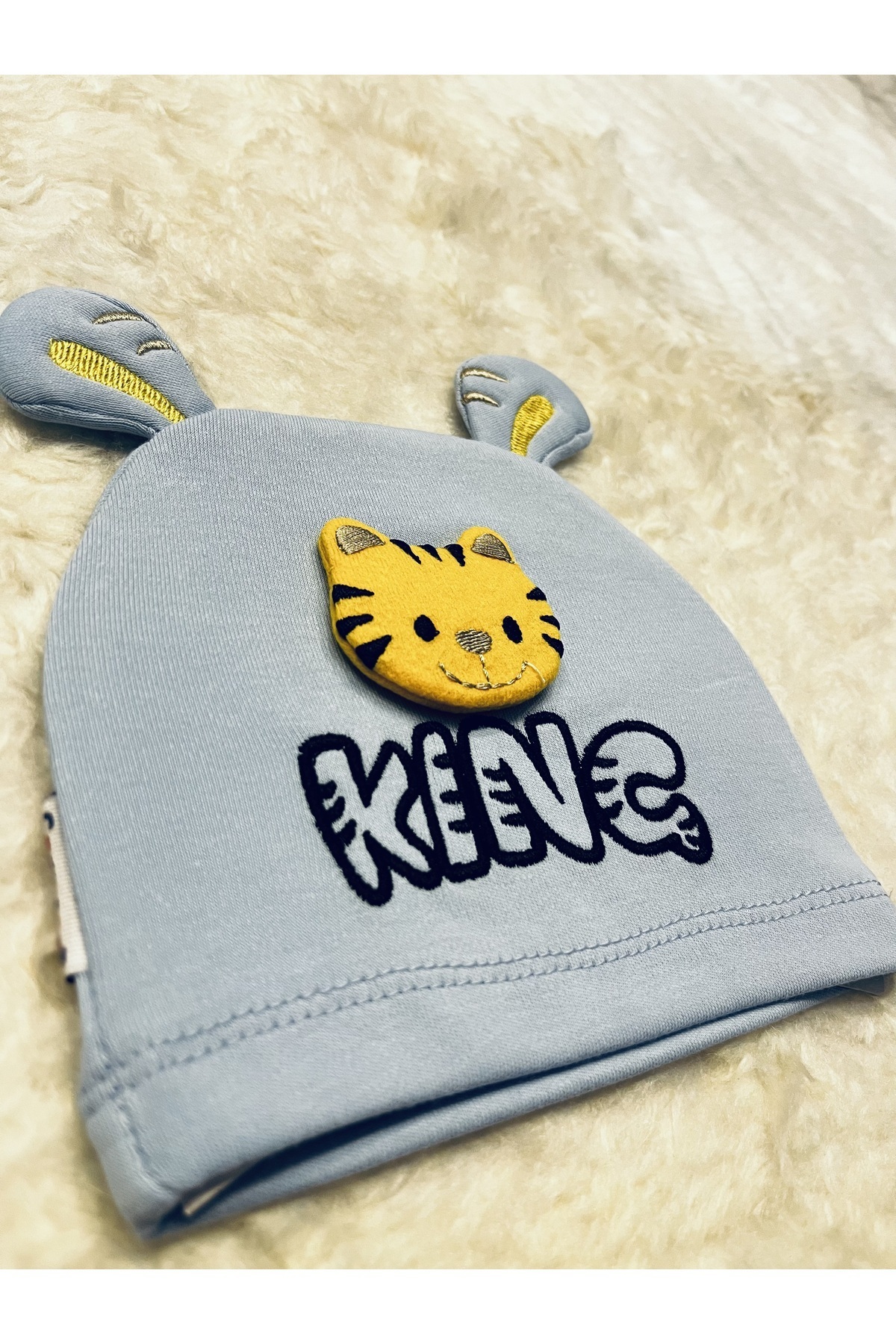 anne dokunuşu gibi KUZUM BEBE Mavi Beyaz 2'li Aslan Figürlü Kız Erkek Bebek Çocuk Penye Şapka Bere fotoğrafı 5 (önizleme)