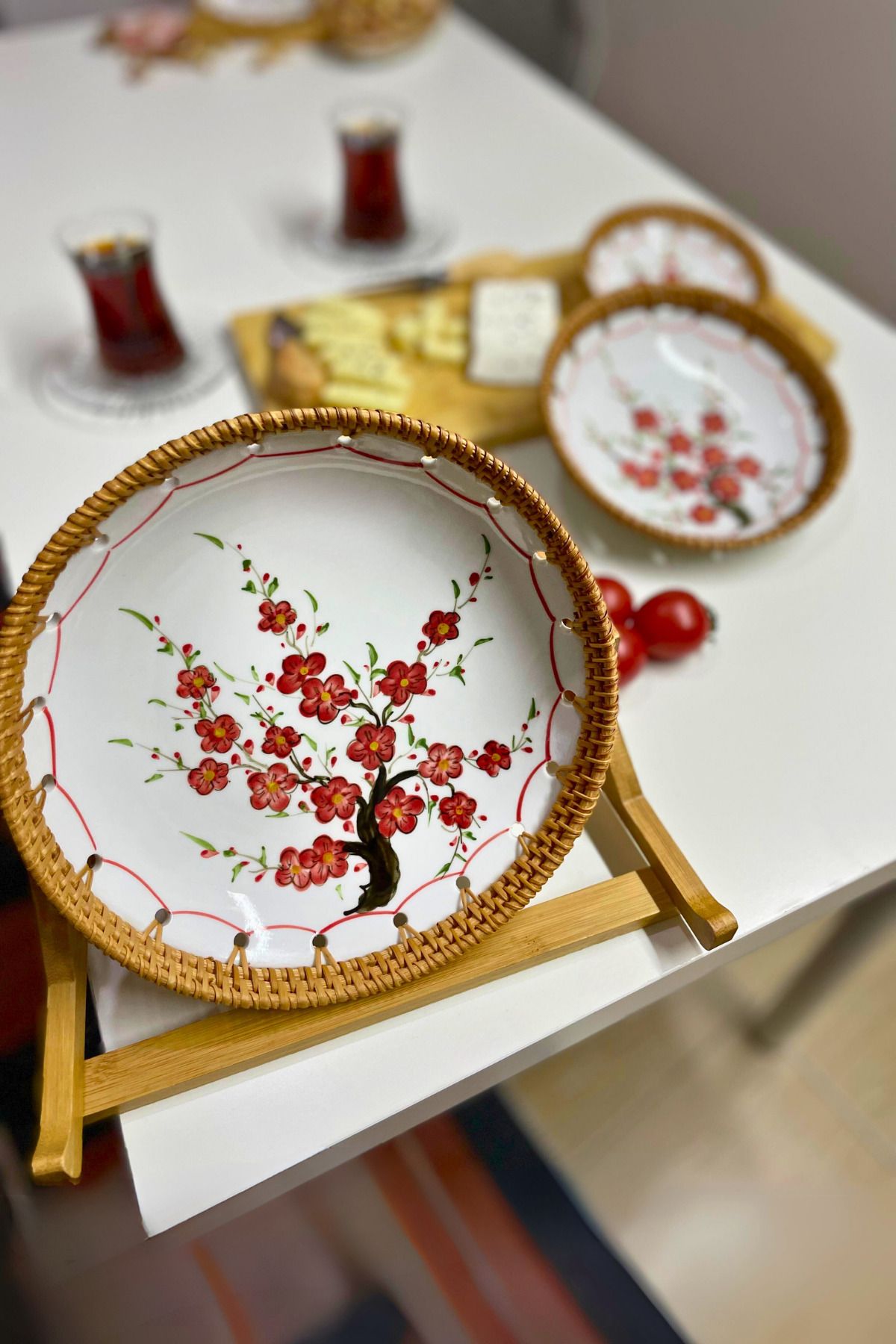 caMekan Decorative Plate Set Set of 3 Presentation Plate Red Flower Ceramic Rattan Embroidered Serving Plate