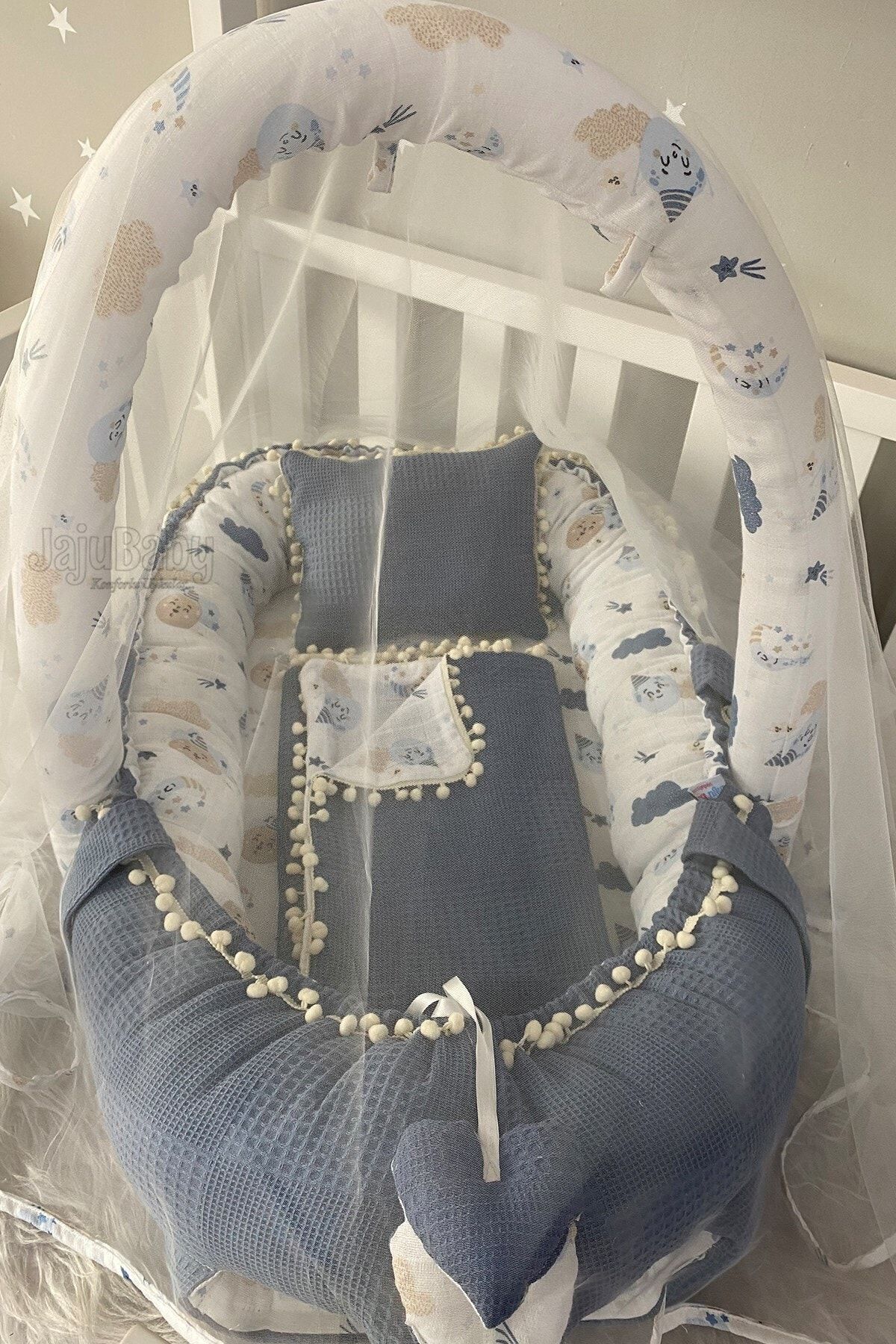 Jaju Baby Nest Denim Pike Kumaş Müslin Ponponlu Jaju-babynest Ve Yorgan Oyuncak Aparat Ve Tül Set