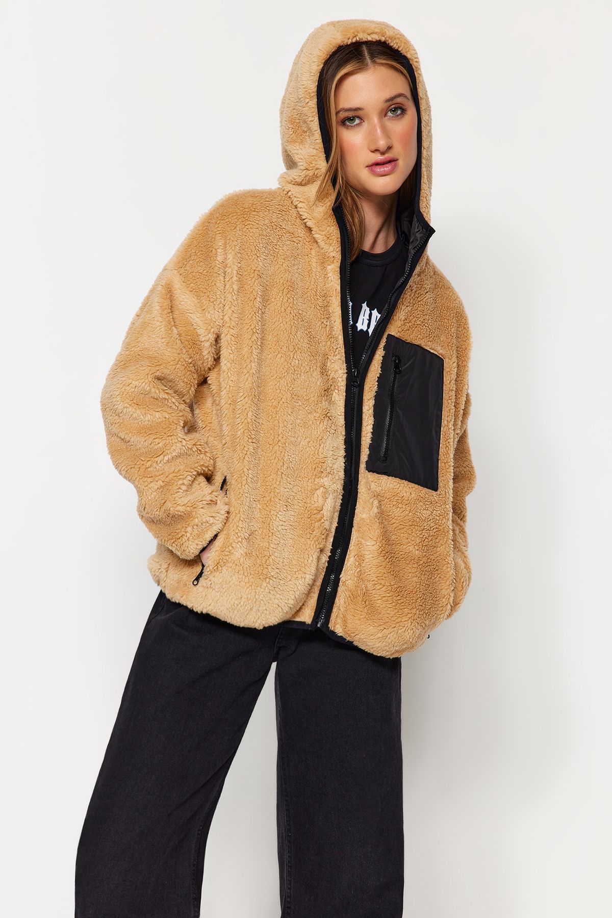 Trendyol Collection Oversize Camel Pluszowy Płaszcz - Kaptur I Szczegółowa Kieszenie Twoaw24mo00200 Kobieta - XS