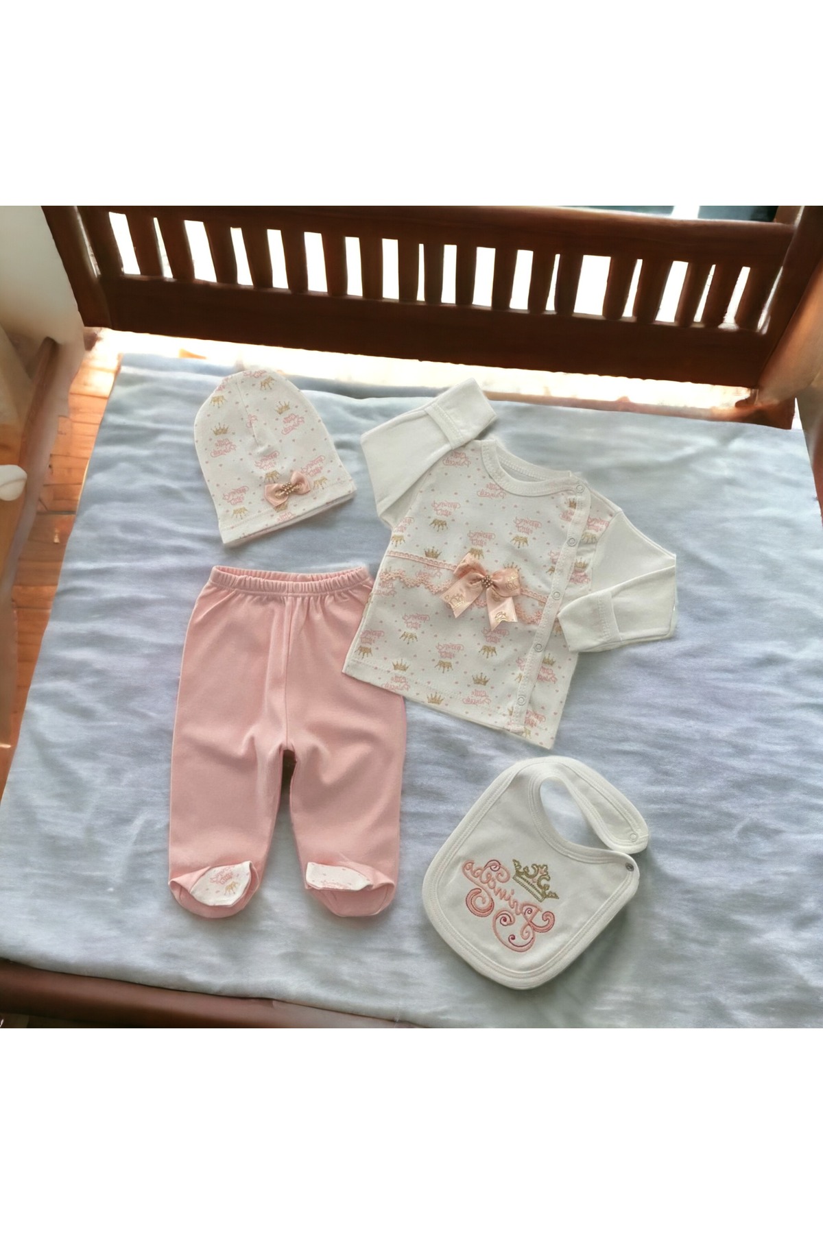 sahra bebek 6'LI BÜYÜK BEBEK DOĞUM SETİ (HASTANE ÇIKIŞ,BEBEK BAKIM ÇANTASI,BATTANİYE,BODY,10LU MENDİL,3LÜ ÇORAP) fotoğrafı 2 (önizleme)