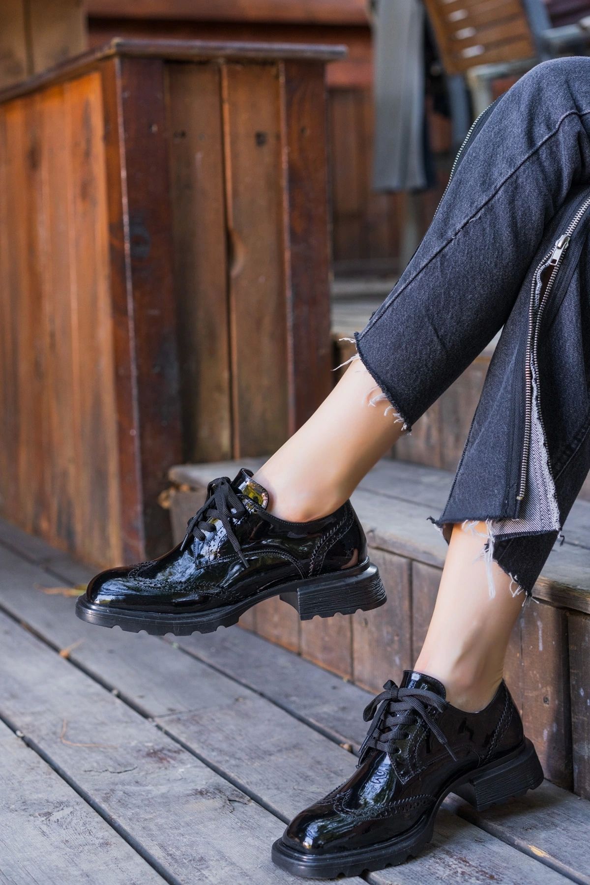 Womens black top leather tie shoes