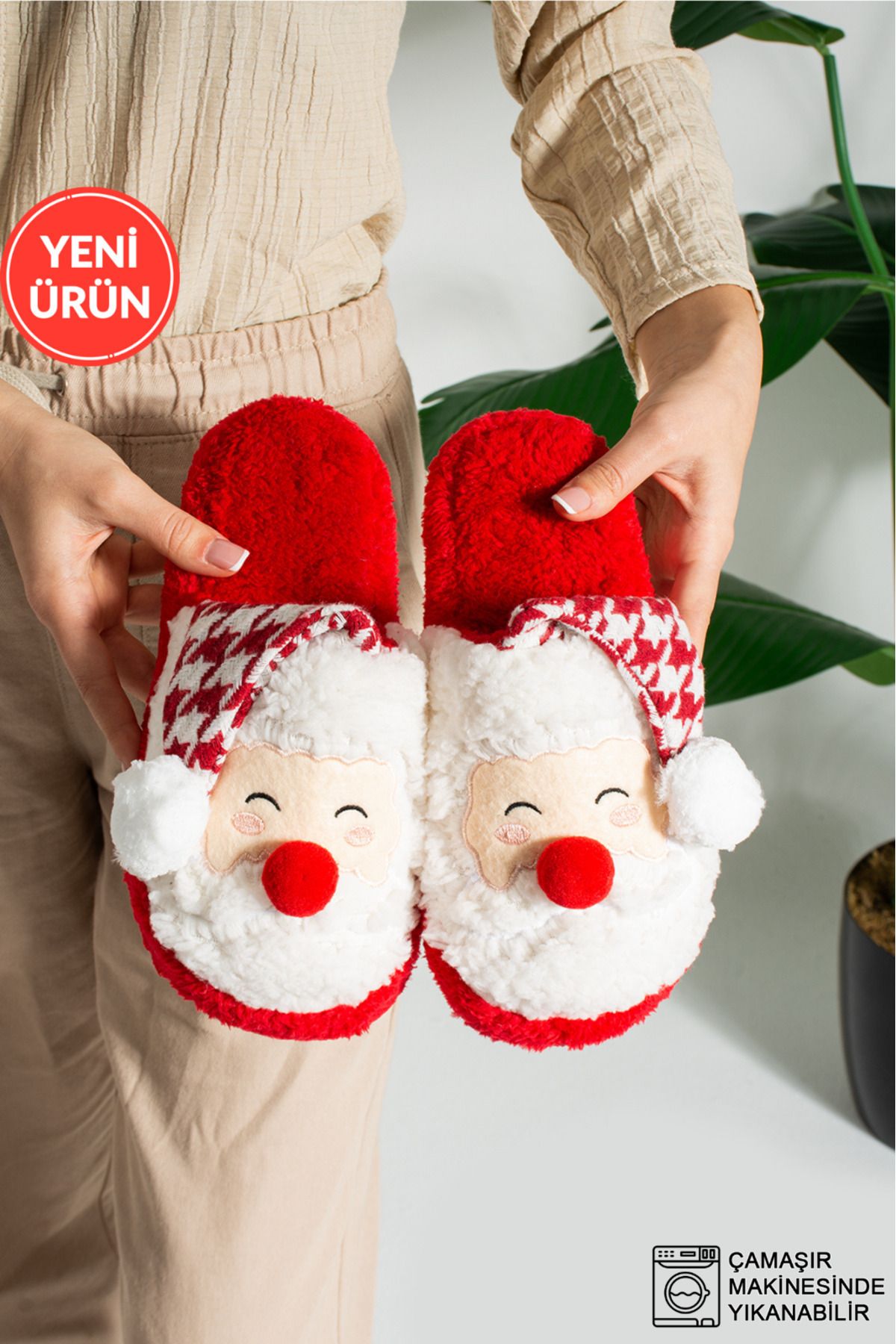 STOCON Fluffy House Slippers with Santa Claus Figure Christmas