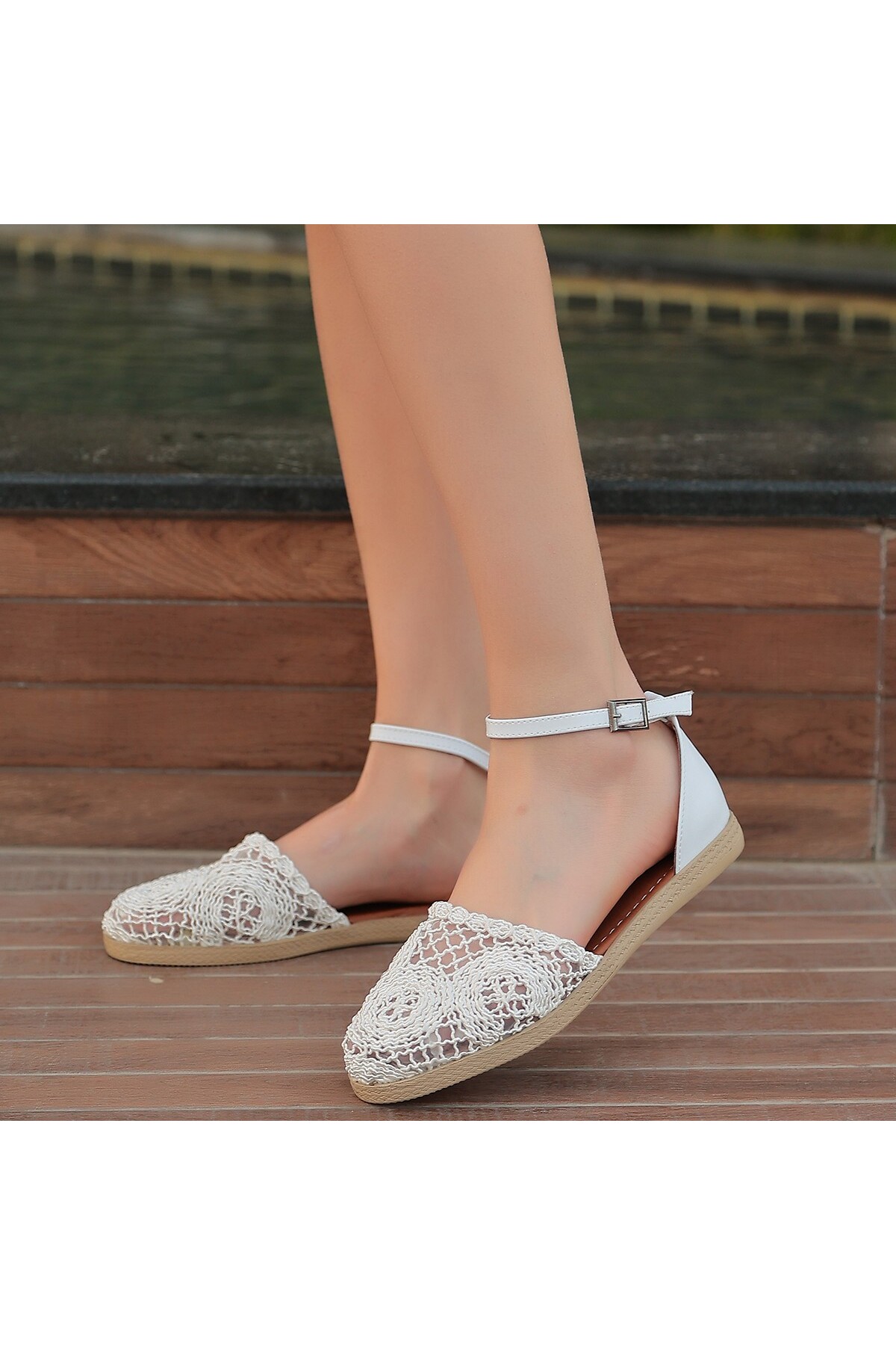 Kstar Beyaz Örgülü Sandalet