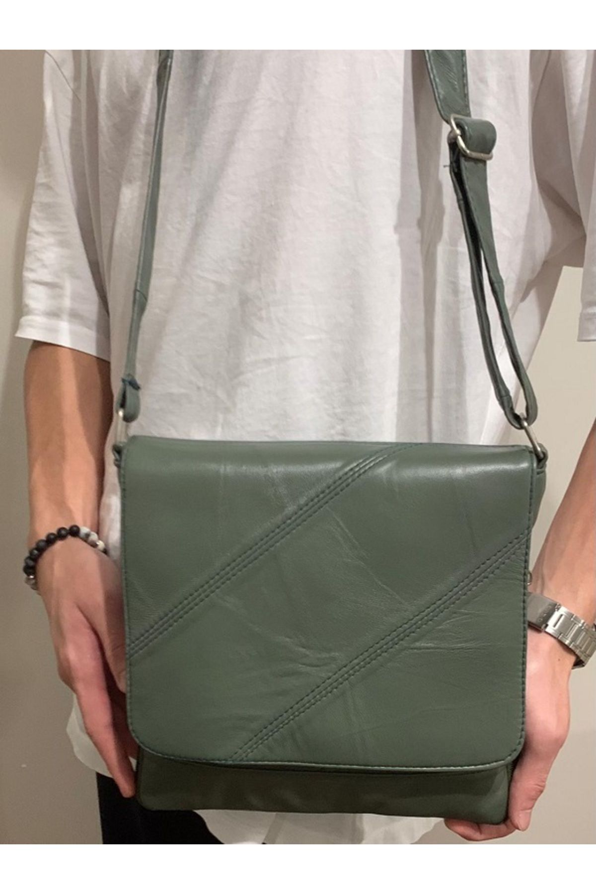 Plain messenger bag store