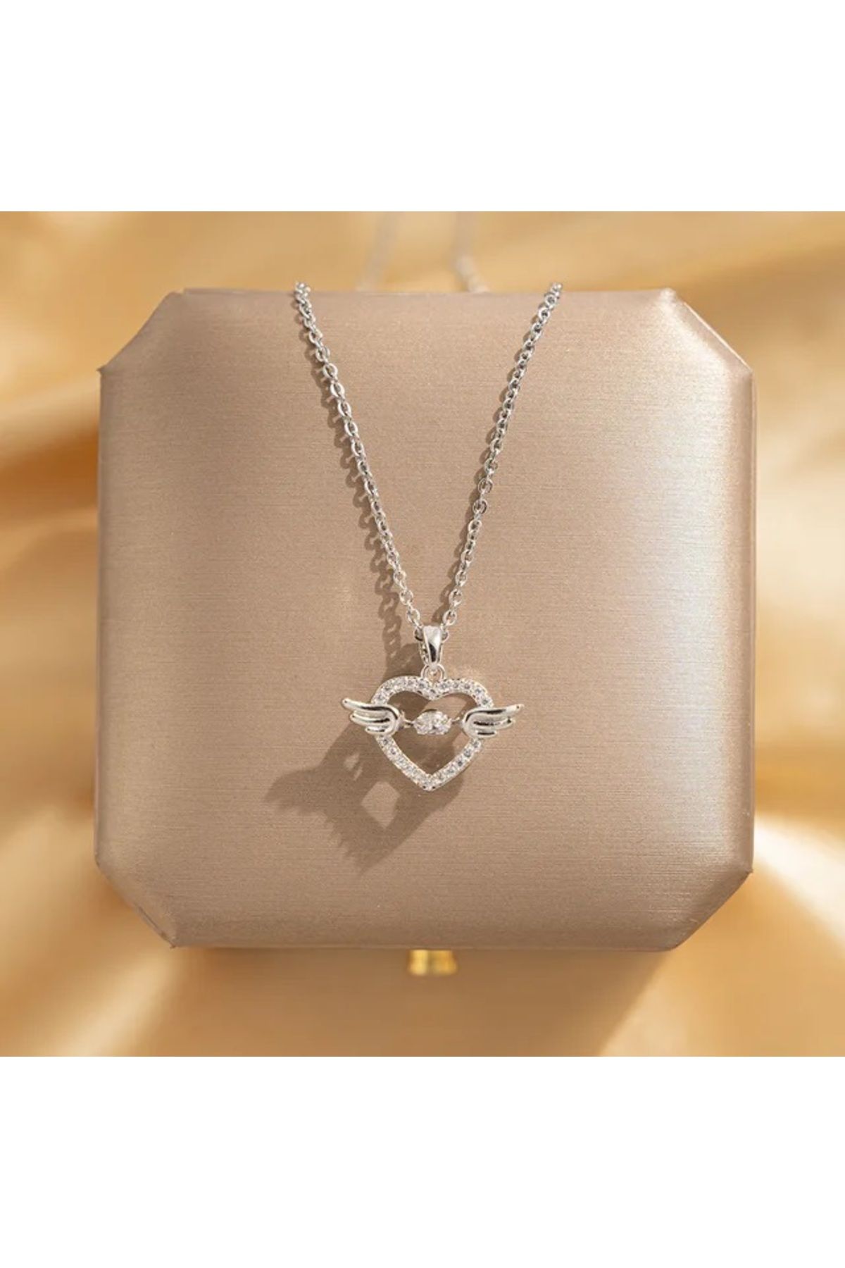 Silver chain sales with heart pendant