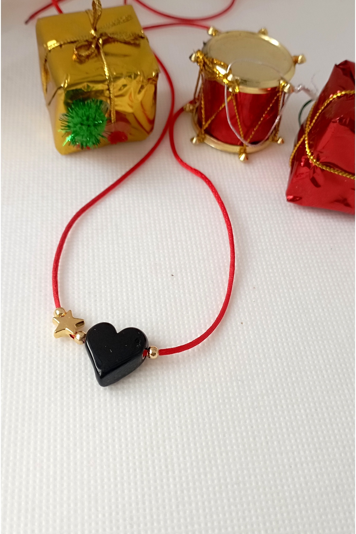 Siyah Kalp Yıldız Detaylı Murano Choker Kırmızı İp Kolye