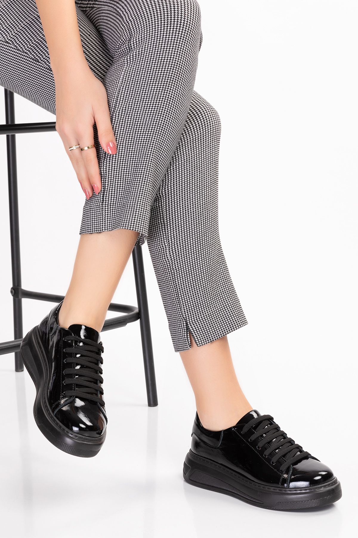 Black lyric spin lace shoe patent flat shoes cheap