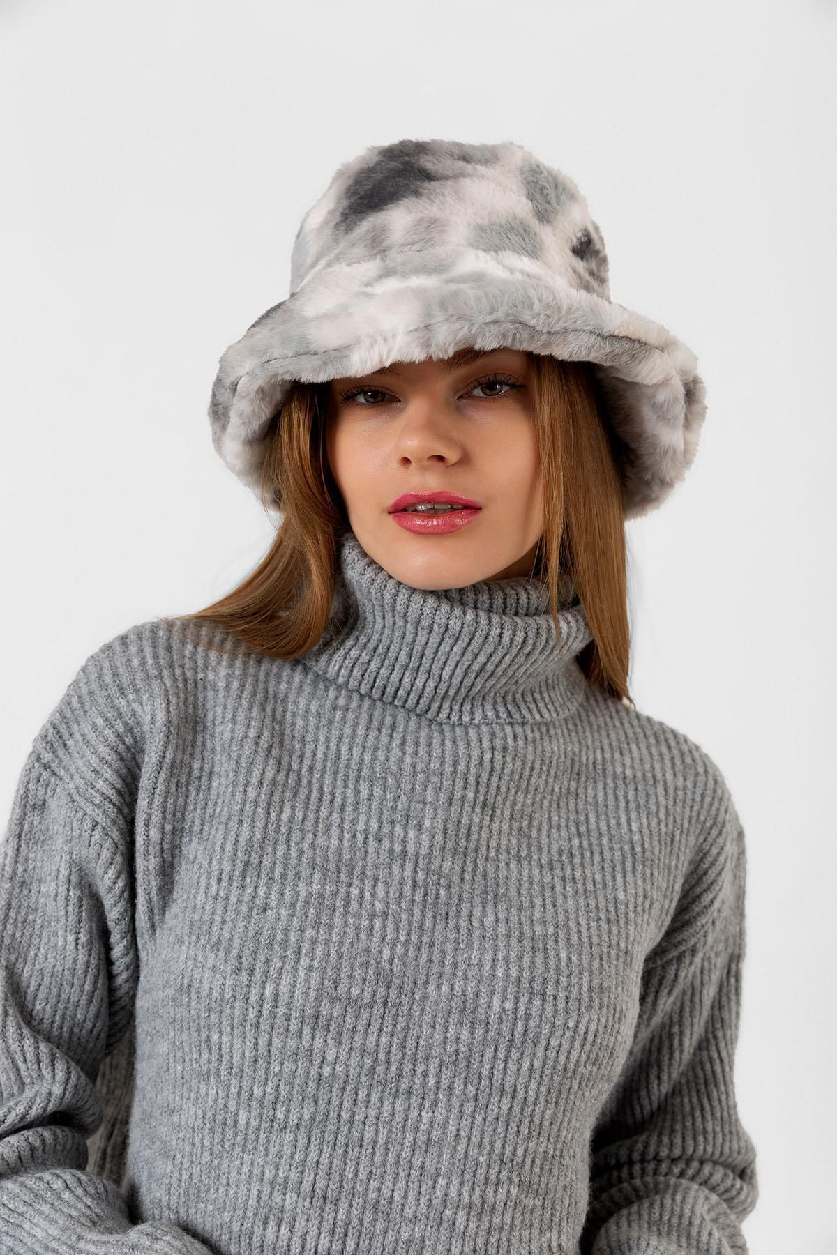 Axesoire-14513 Model - Gray Bucket Hat with Plush Tie Dye 3