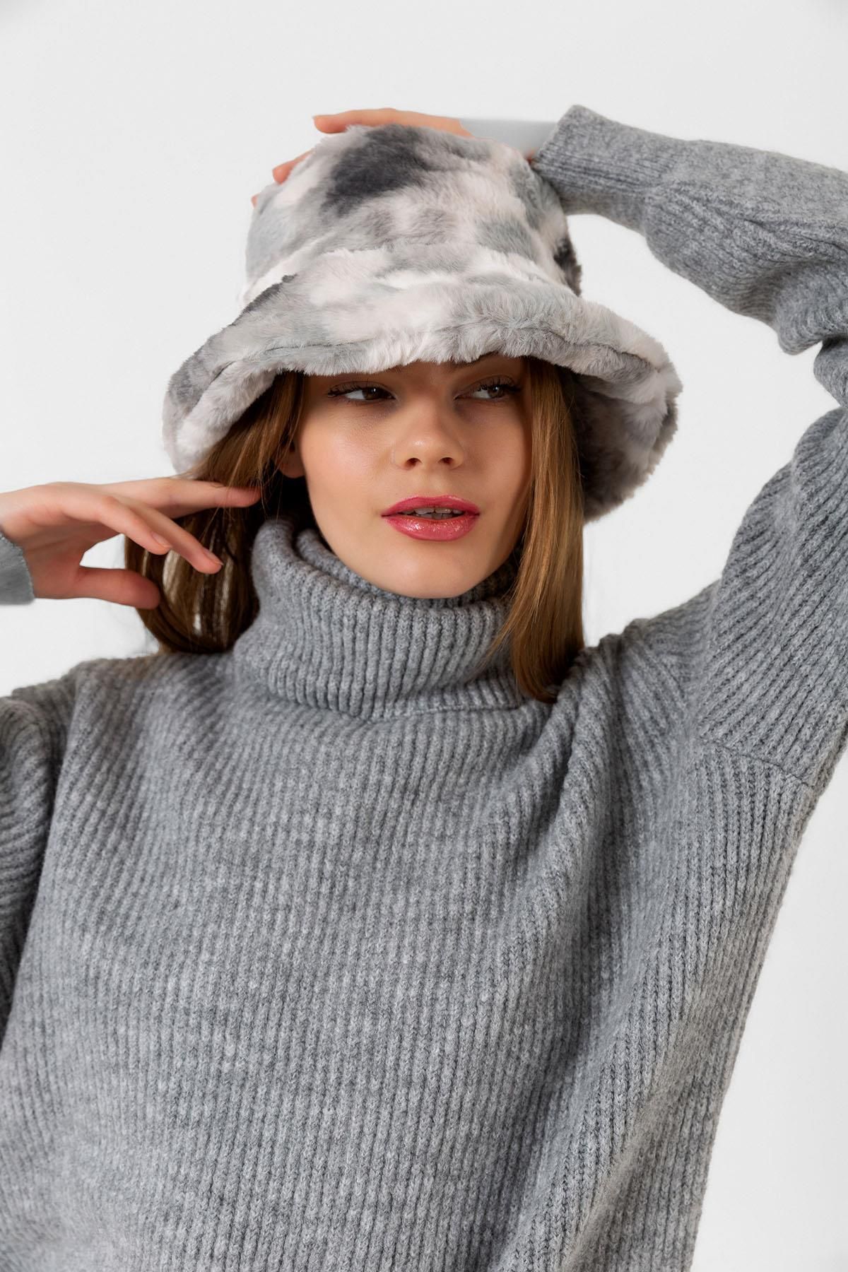 Axesoire-14513 Model - Gray Bucket Hat with Plush Tie Dye 5