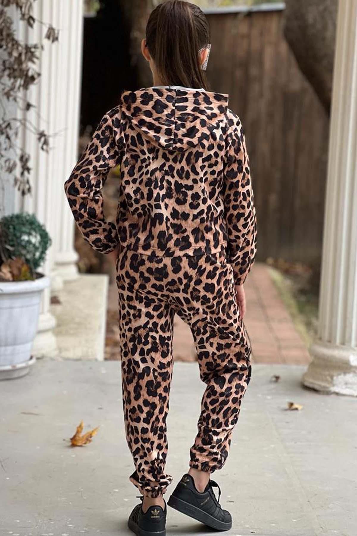 Riccotarz Girl s Hooded Leopard Patterned Sweatshirt and Brown