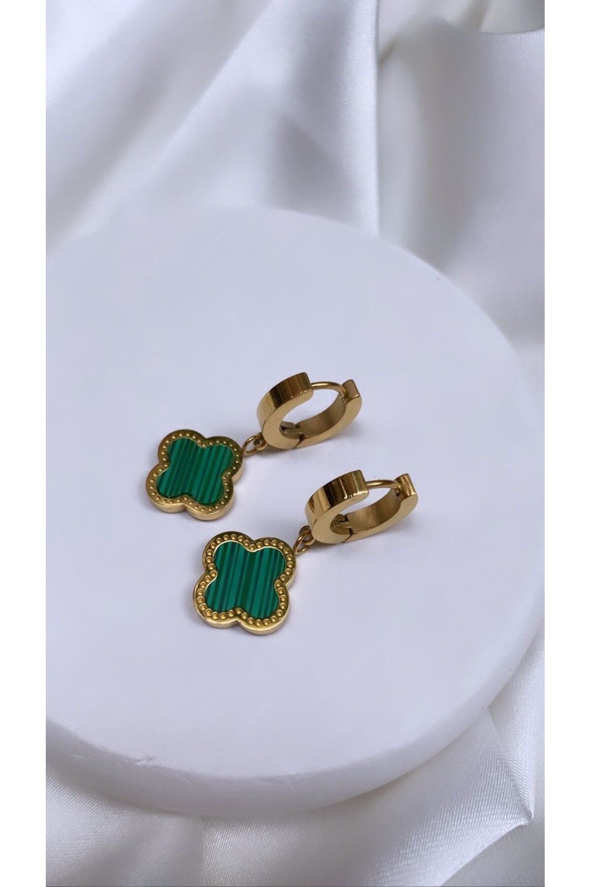 Accessories Van Cleef Gold Color Clip Earrings Green Color Trendyol