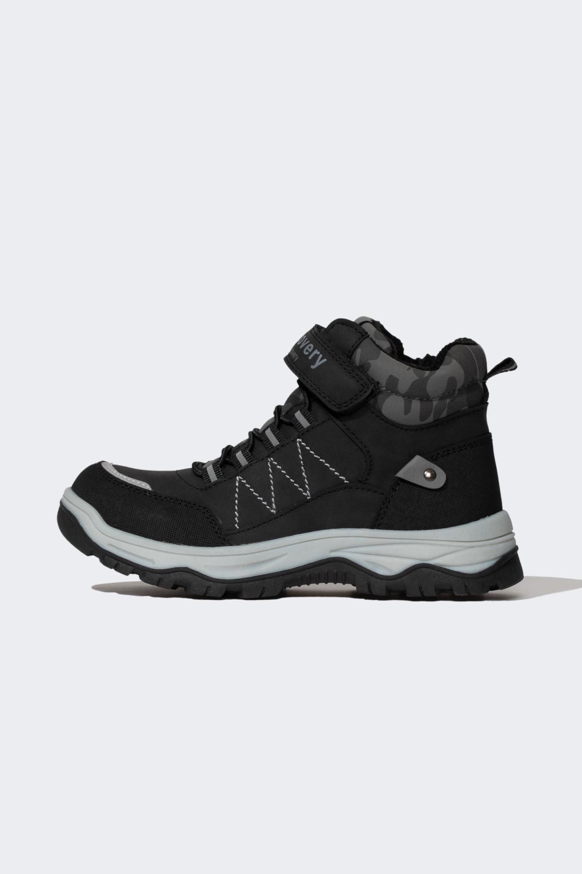 Velcro discount walking boots
