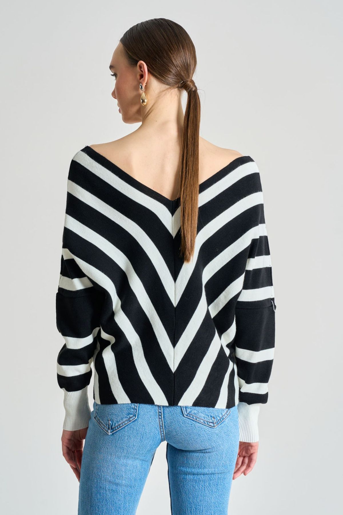 LOOSH Women s Deep V Neck Black Striped Oversize Sweater Trendyol