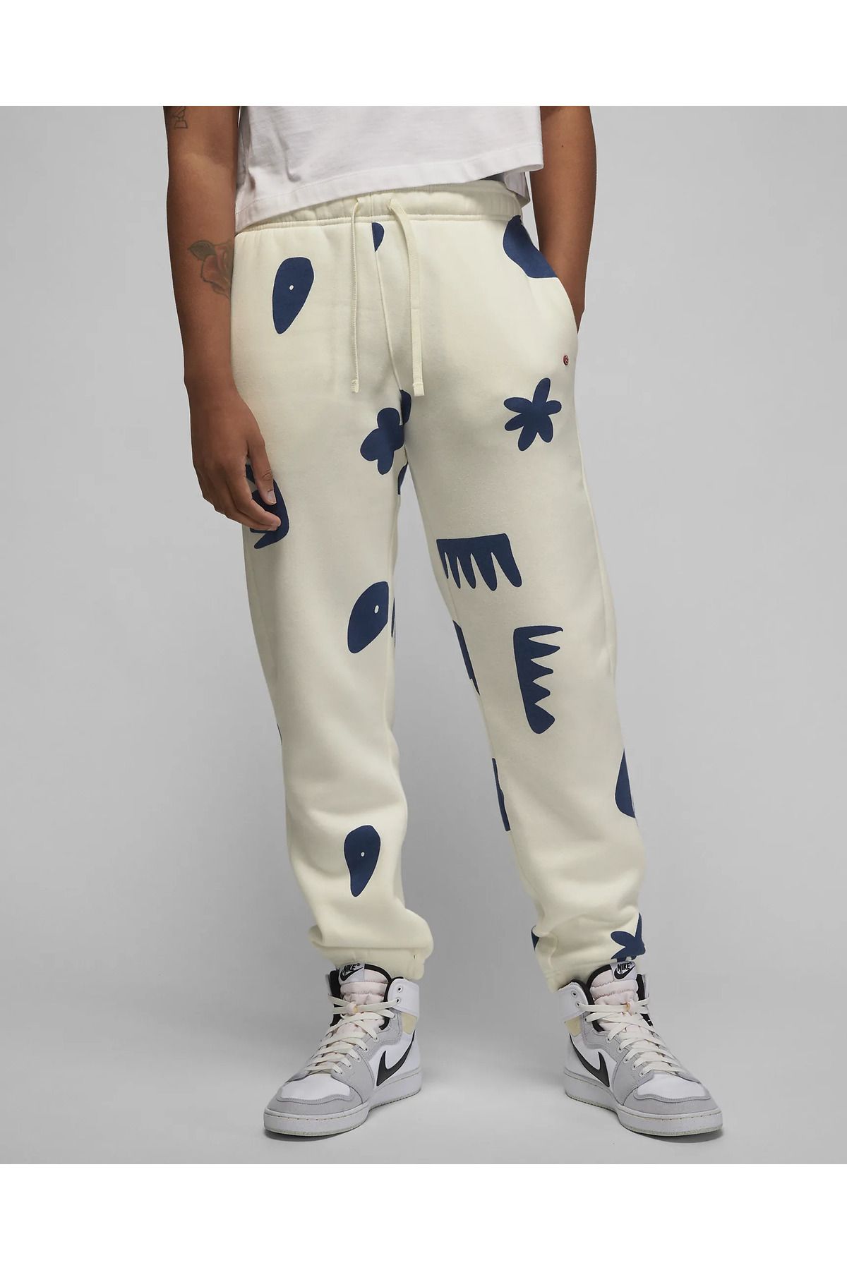 Colored nike sweats deals