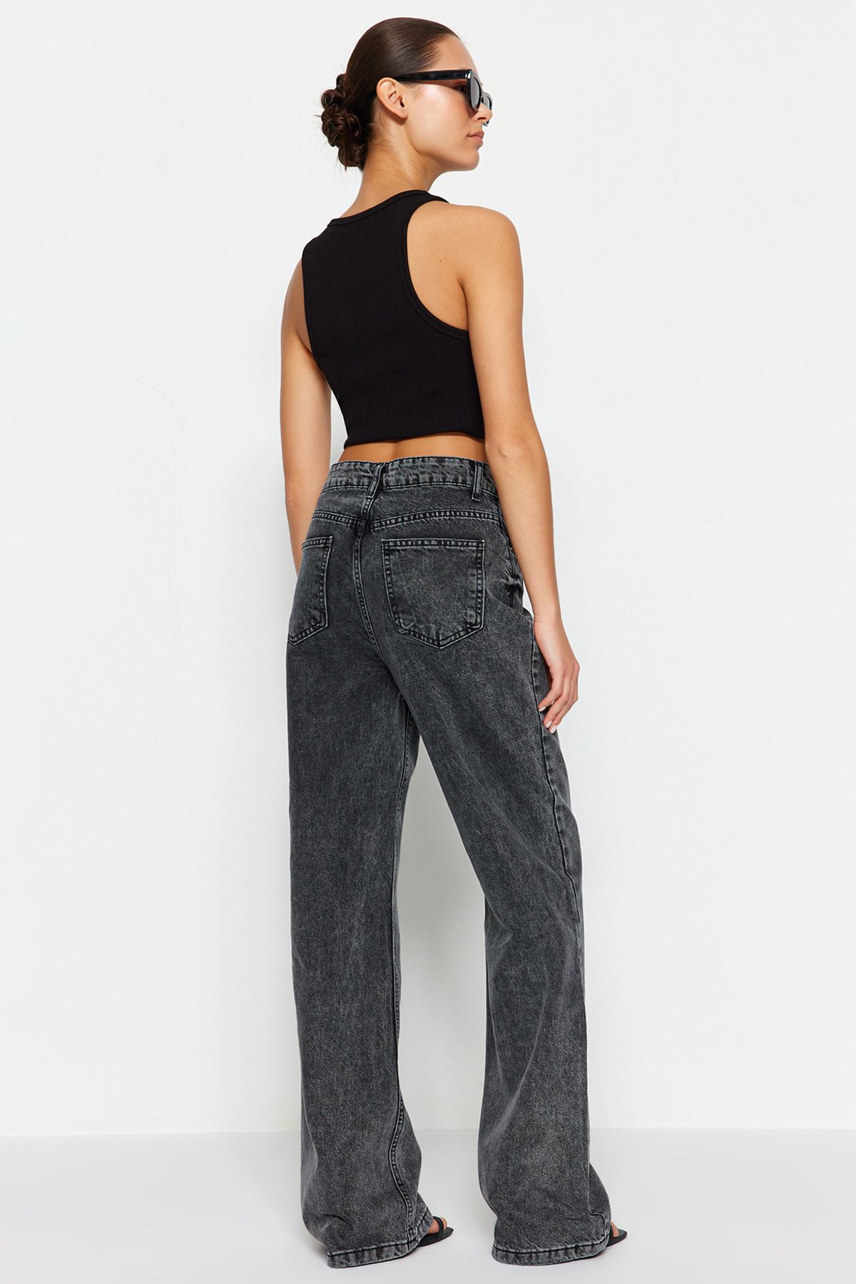 Trendyol Collection-Anthrazitfarbene High-Waist-Jeans mit weitem Bein TWOSS24JE00050 6