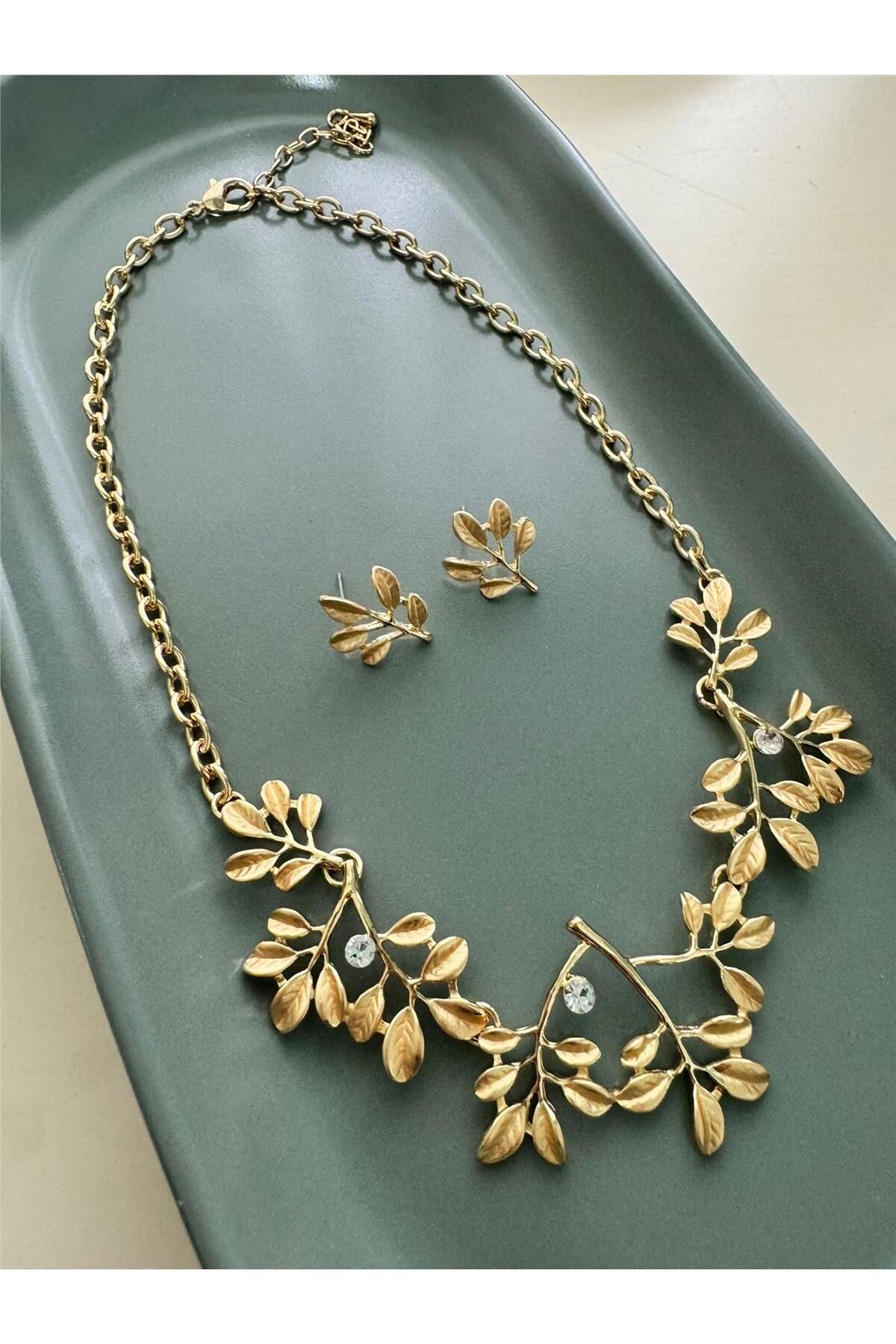 Gold leaf choker hotsell