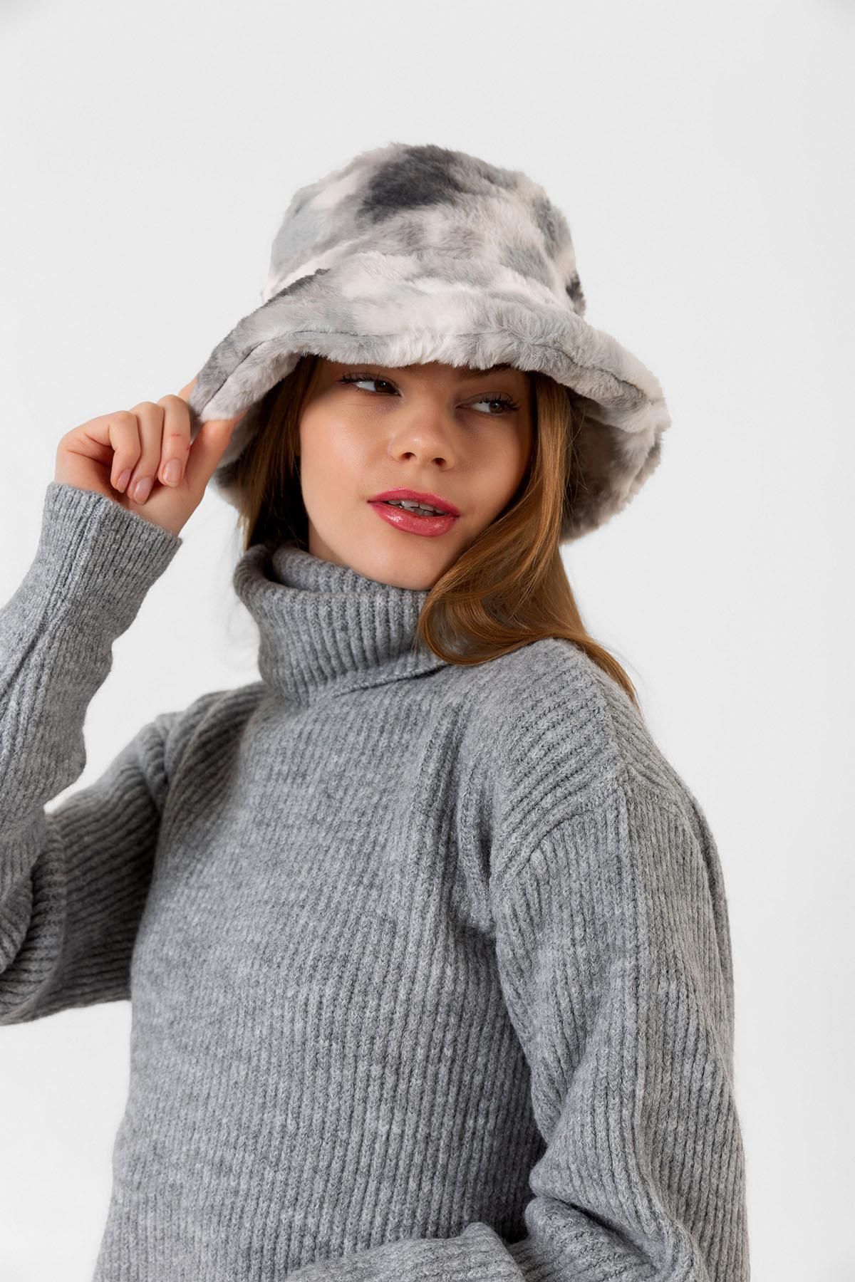Axesoire-14513 Model - Gray Bucket Hat with Plush Tie Dye 2