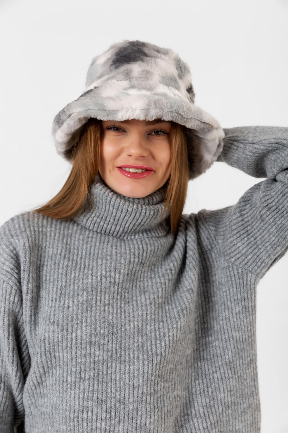 Axesoire-14513 Model - Gray Bucket Hat with Plush Tie Dye 6