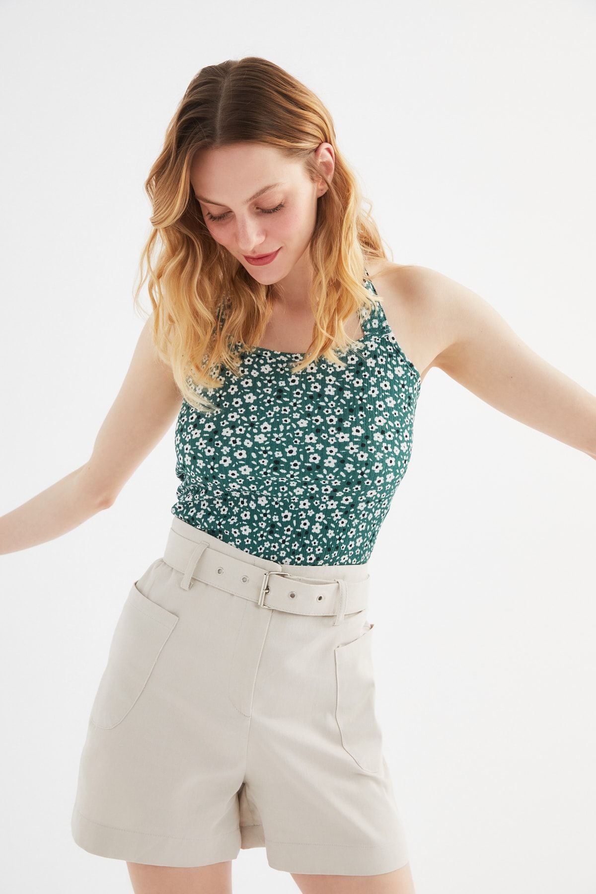 Trendyol Collection Shorts Grau Hoher Bund Fast ausverkauft
