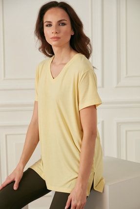 Kadın Sarı Yandan Yirtmacli Uzun Salas V Yaka T-shirt HAL000129
