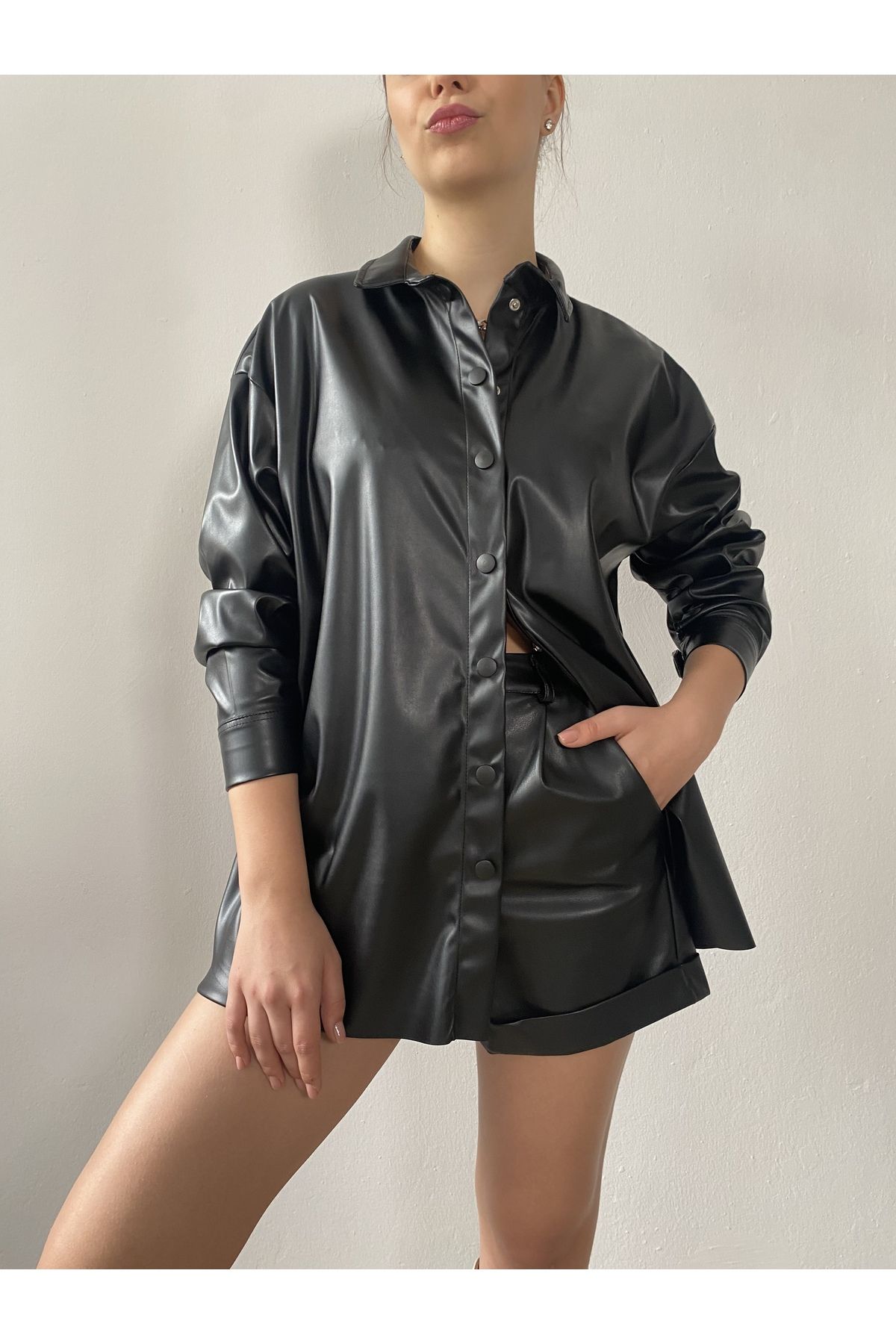 https://cdn.dsmcdn.com/ty1080/product/media/images/prod/SPM/PIM/20231207/14/ff7b461d-3a24-3c82-a2d3-3fd7ced776ec/1_org_zoom.jpg