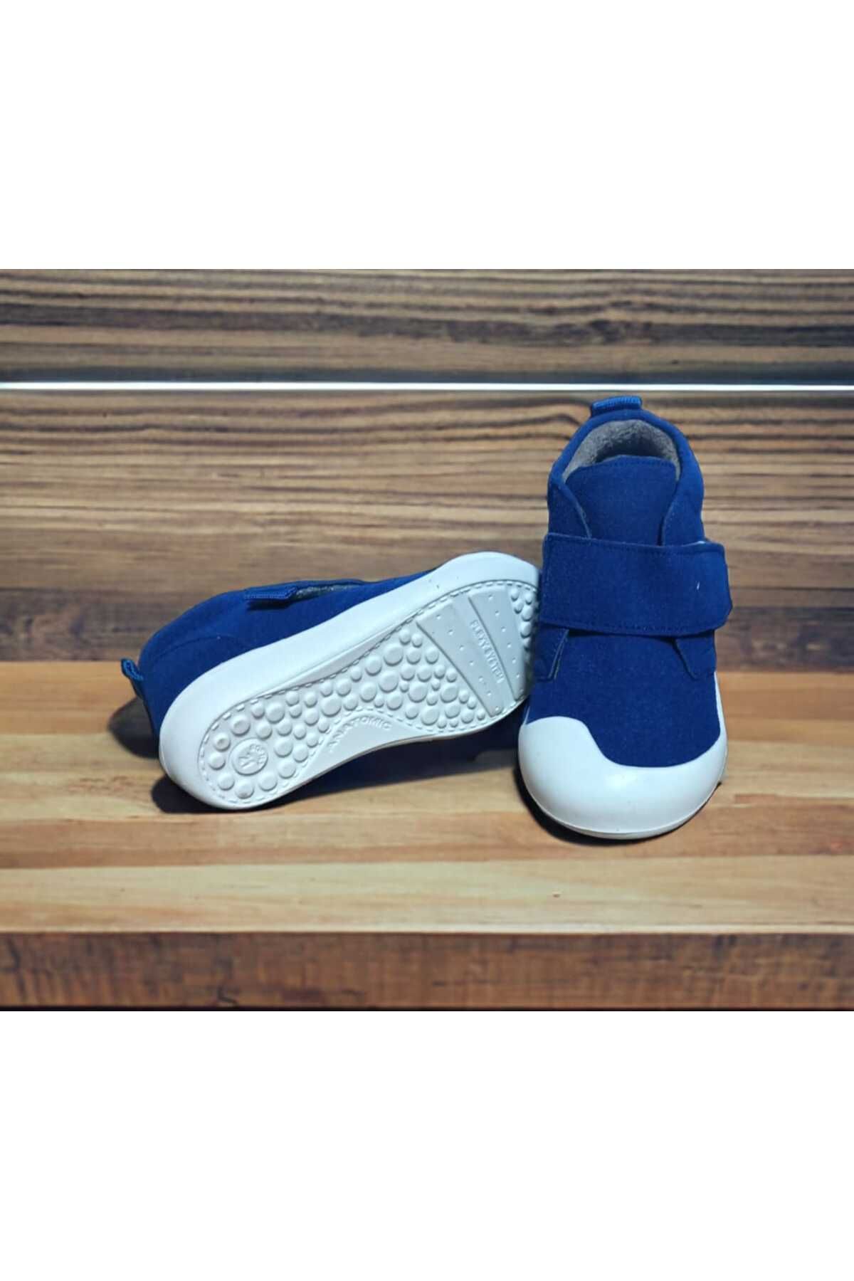 Saks kids best sale shoes