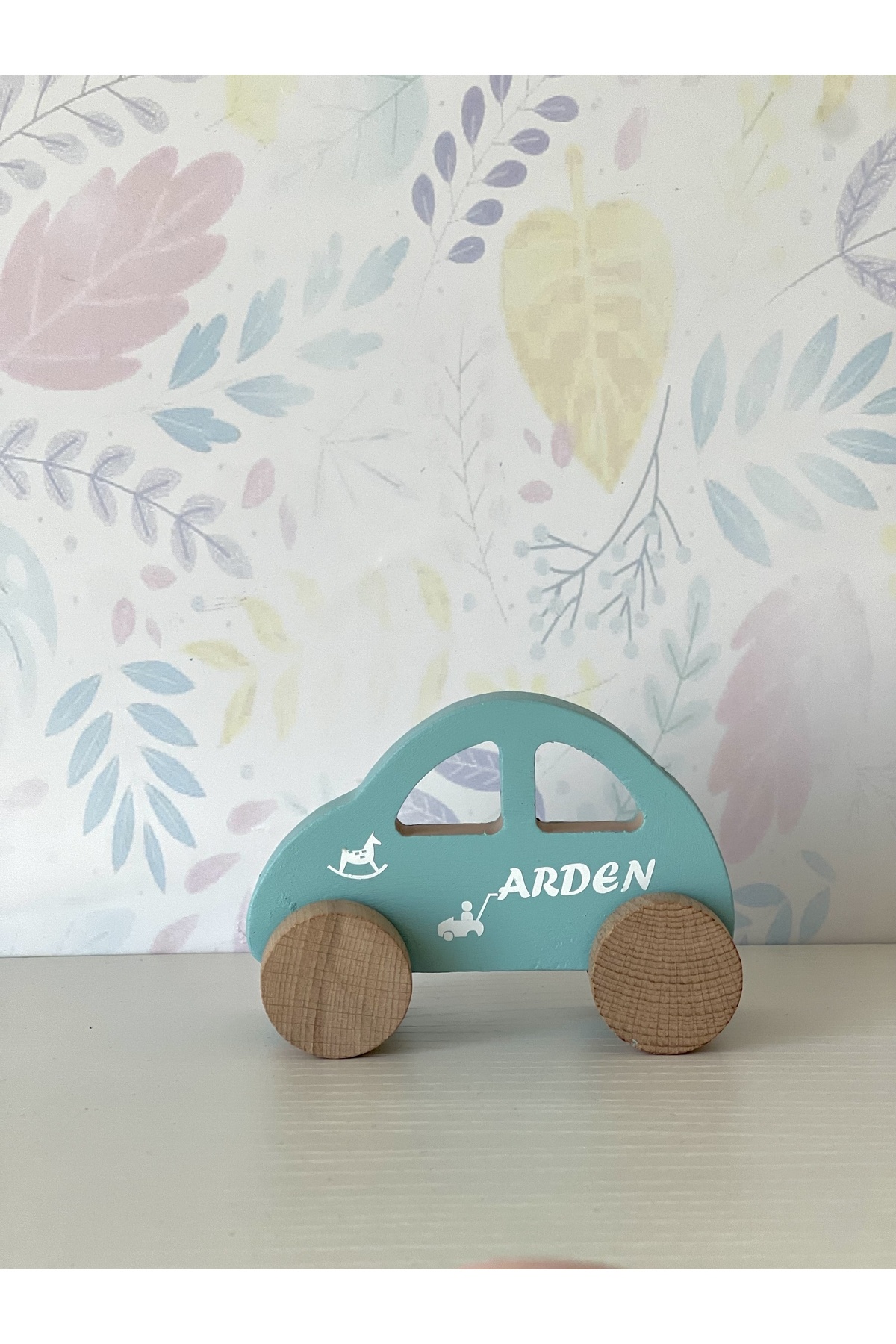 mogokids Kişiye özel renkli isimli oyuncak ahşap araba dekor ve hediyelik fotoğrafı 3 (önizleme)