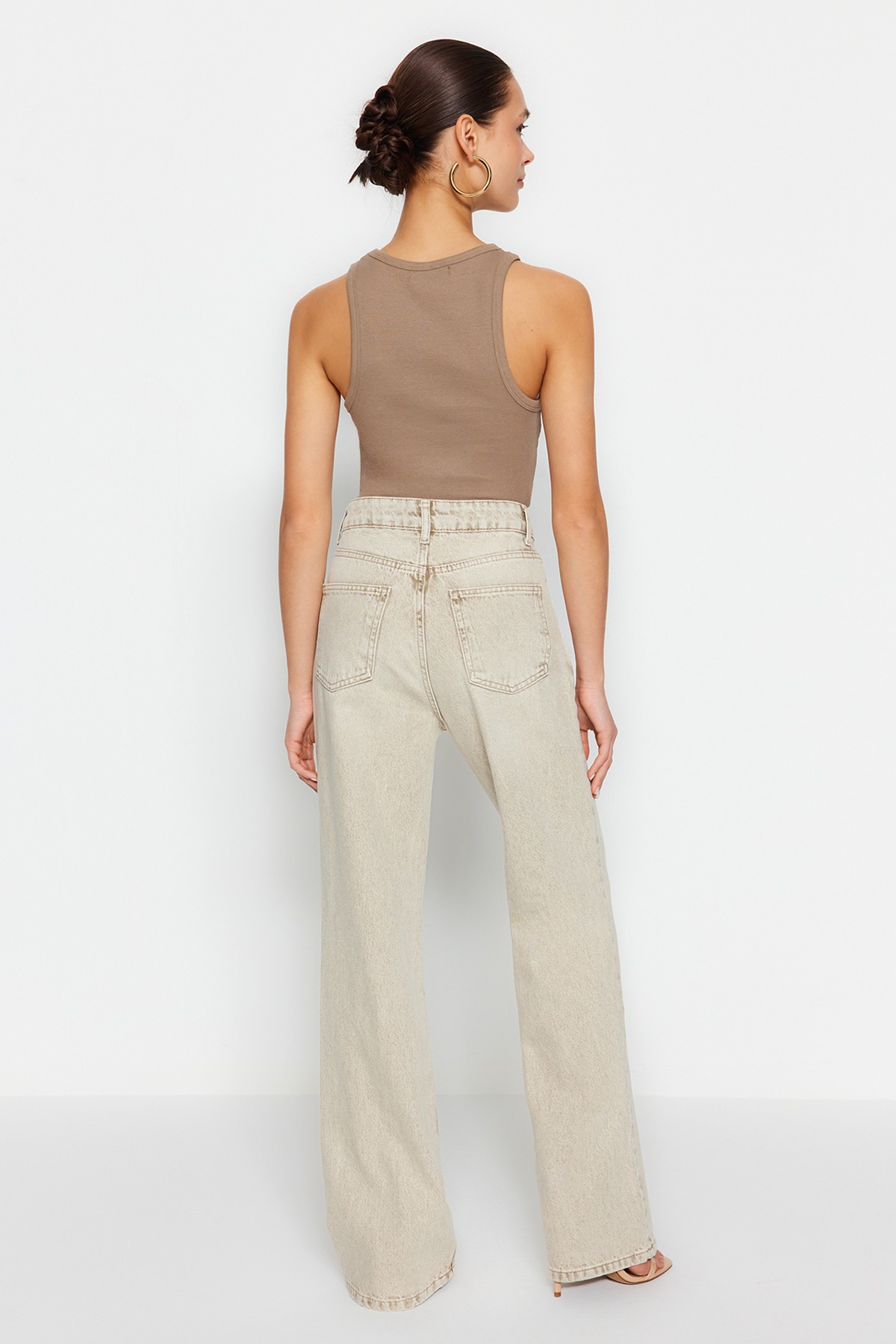 Trendyolmilla  Bej Soluk Efekt Vintage Normal Bel Wide Leg Geniş Paça %100 Pamuk Non-Stretch Jeans TWOSS24JE00011 - Görsel 5