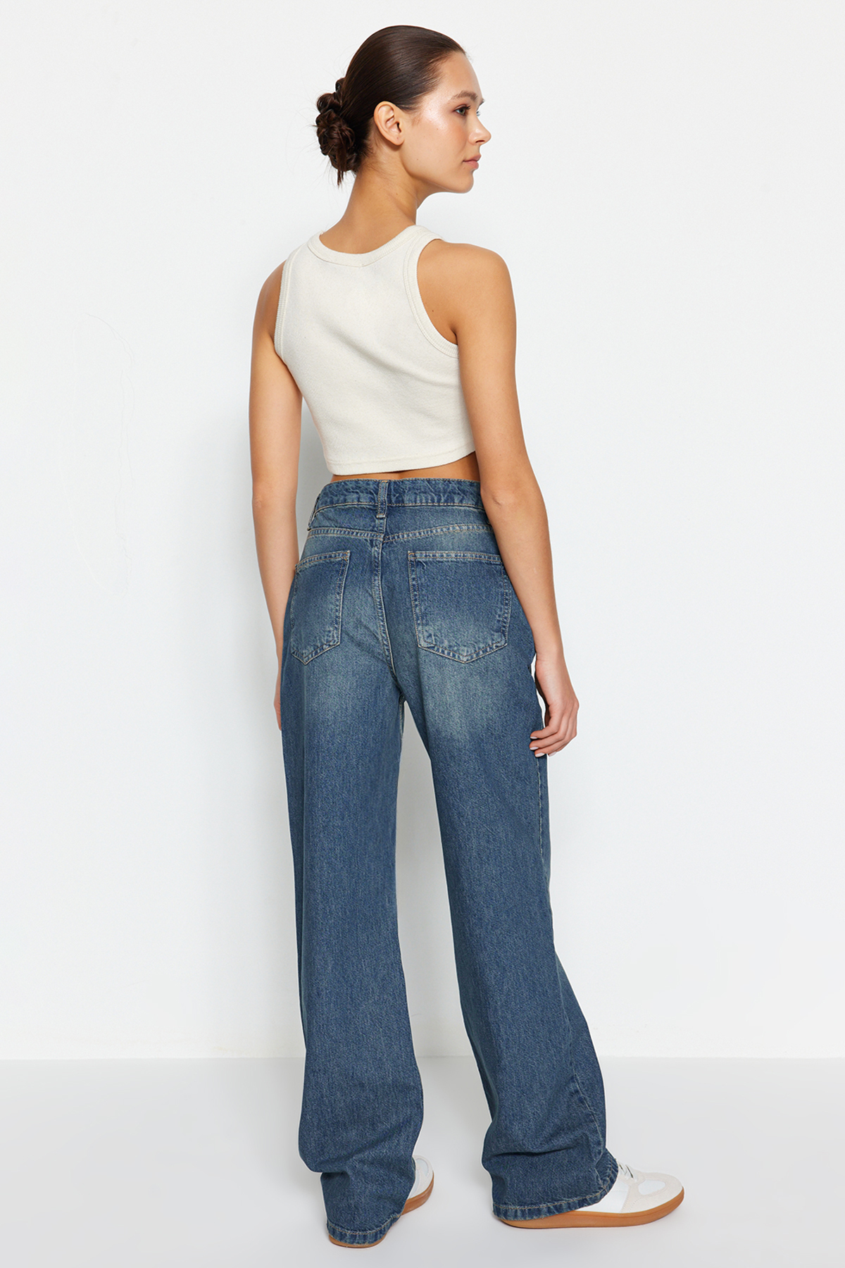 Trendyolmilla  Mavi More Sustainable Soluk Efekt Vintage Yüksek Bel Wide Leg Jeans TWOSS24JE00050 - Görsel 6